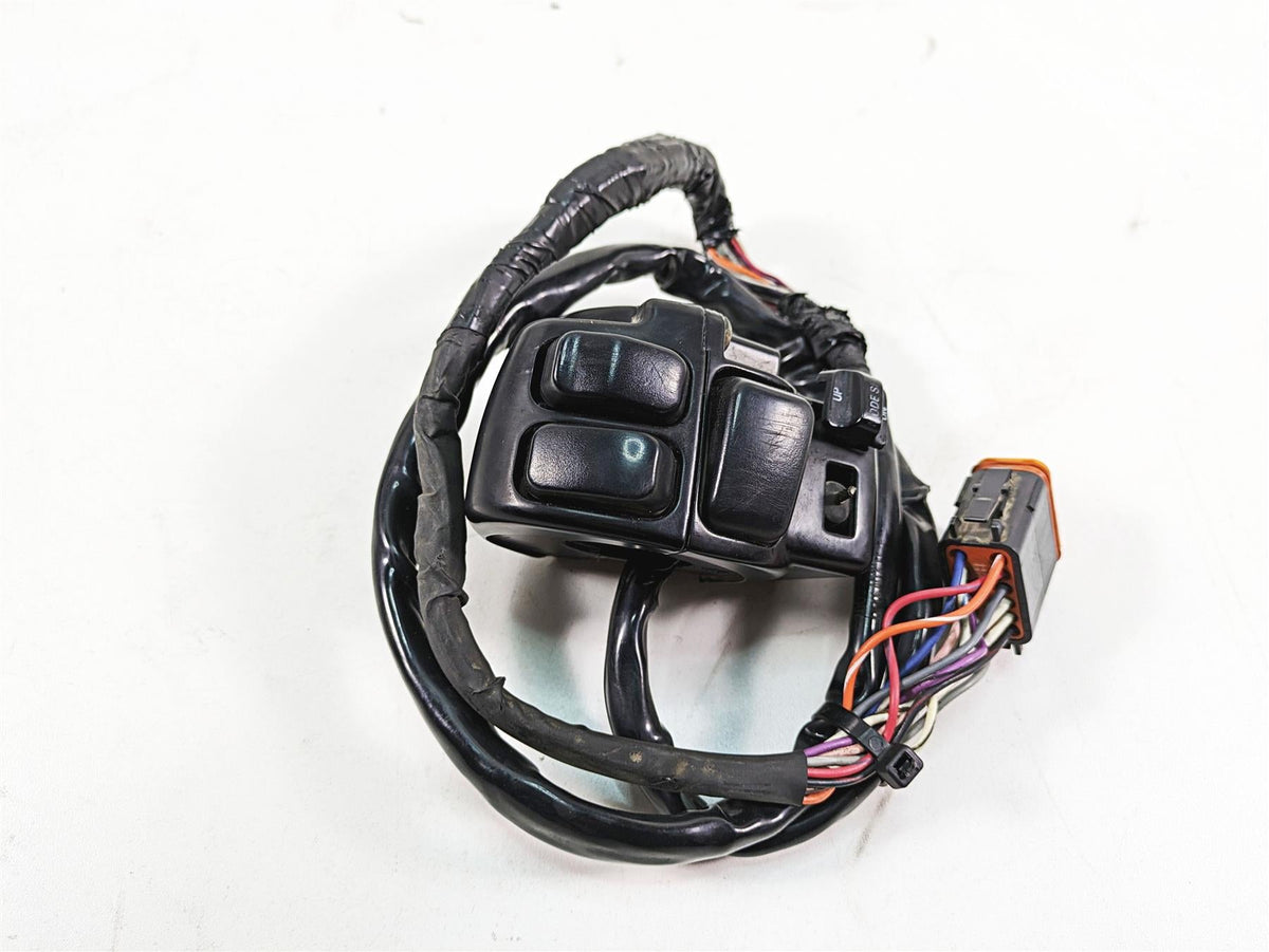 2006 Harley Touring FLHXI Street Glide Right Hand Control Switch - Read 71553-96 {{ shop.shopifyCountryName }} - Mototech271