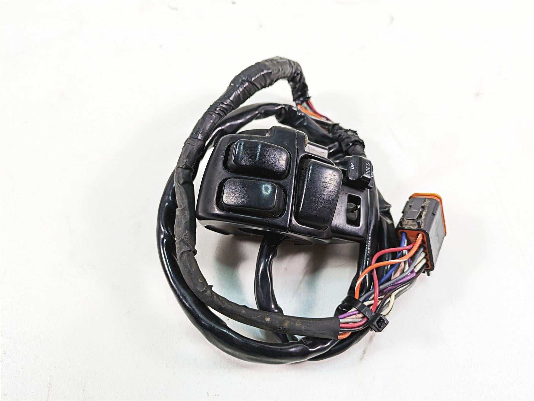 2006 Harley Touring FLHXI Street Glide Right Hand Control Switch - Read 71553-96 {{ shop.shopifyCountryName }} - Mototech271