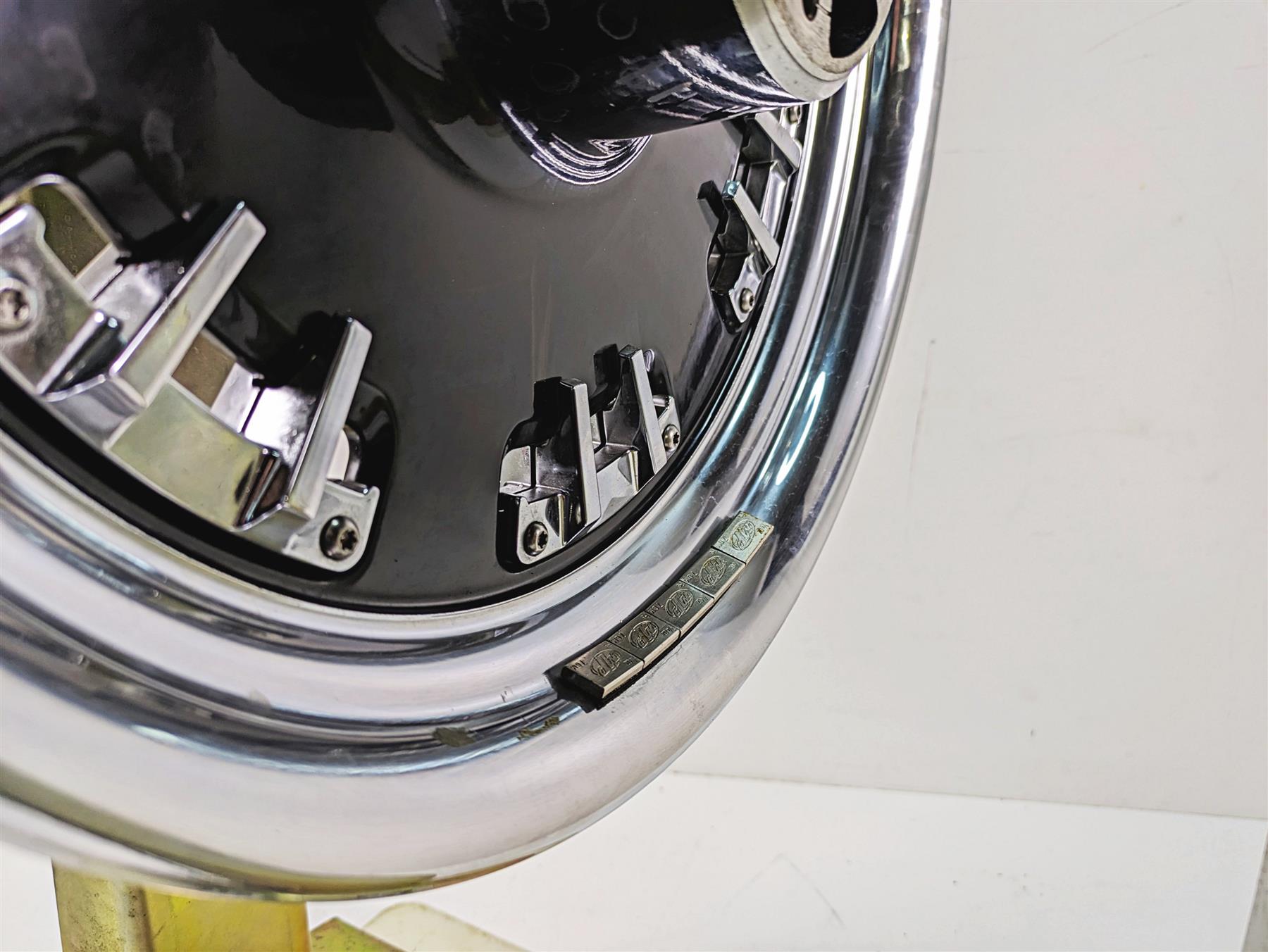 2009 Harley Dyna FXDFSE CVO Fat Bob 16x3 Front Wheel Fang Contrast Crm 43265-09 {{ shop.shopifyCountryName }} - Mototech271
