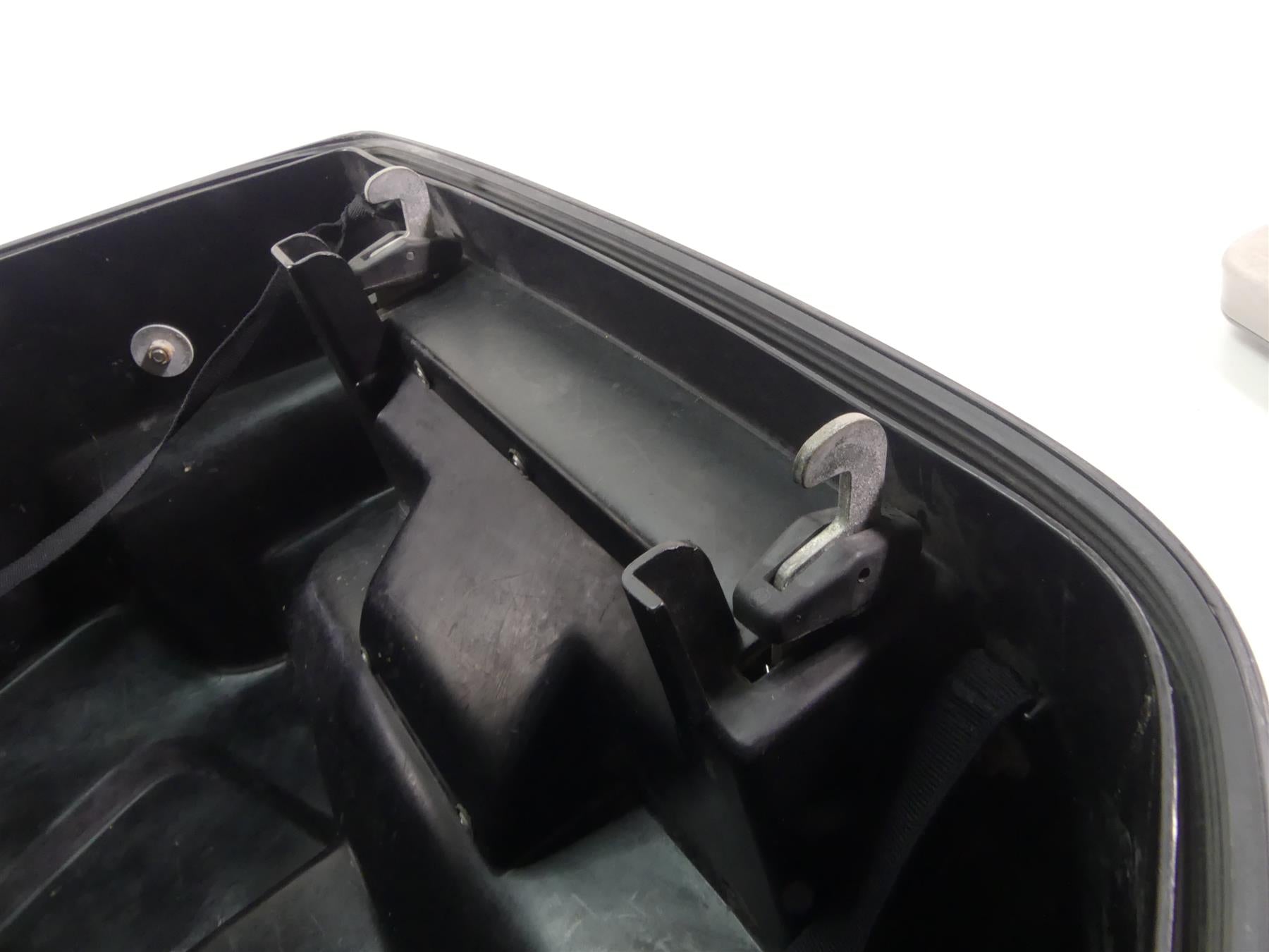 2001 BMW R1150 GS R21 Right Saddlebag Saddle Bag Luggage Box - 31L 46542316008 {{ shop.shopifyCountryName }} - Mototech271