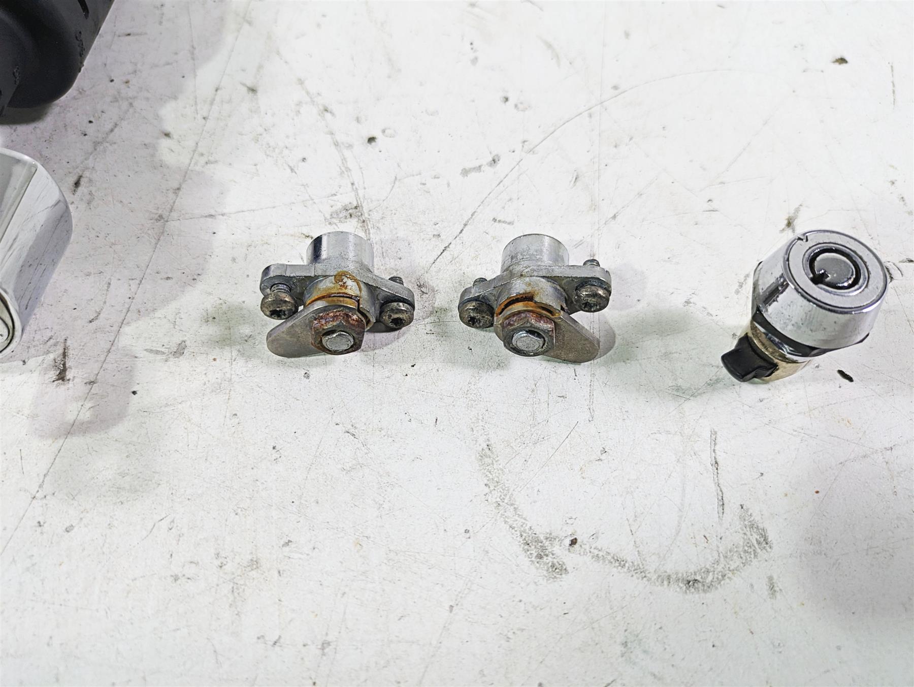 2003 Harley Touring FLHTCUI 100TH E-Glide Ignition Switch Key Lock Set 71640-99 {{ shop.shopifyCountryName }} - Mototech271