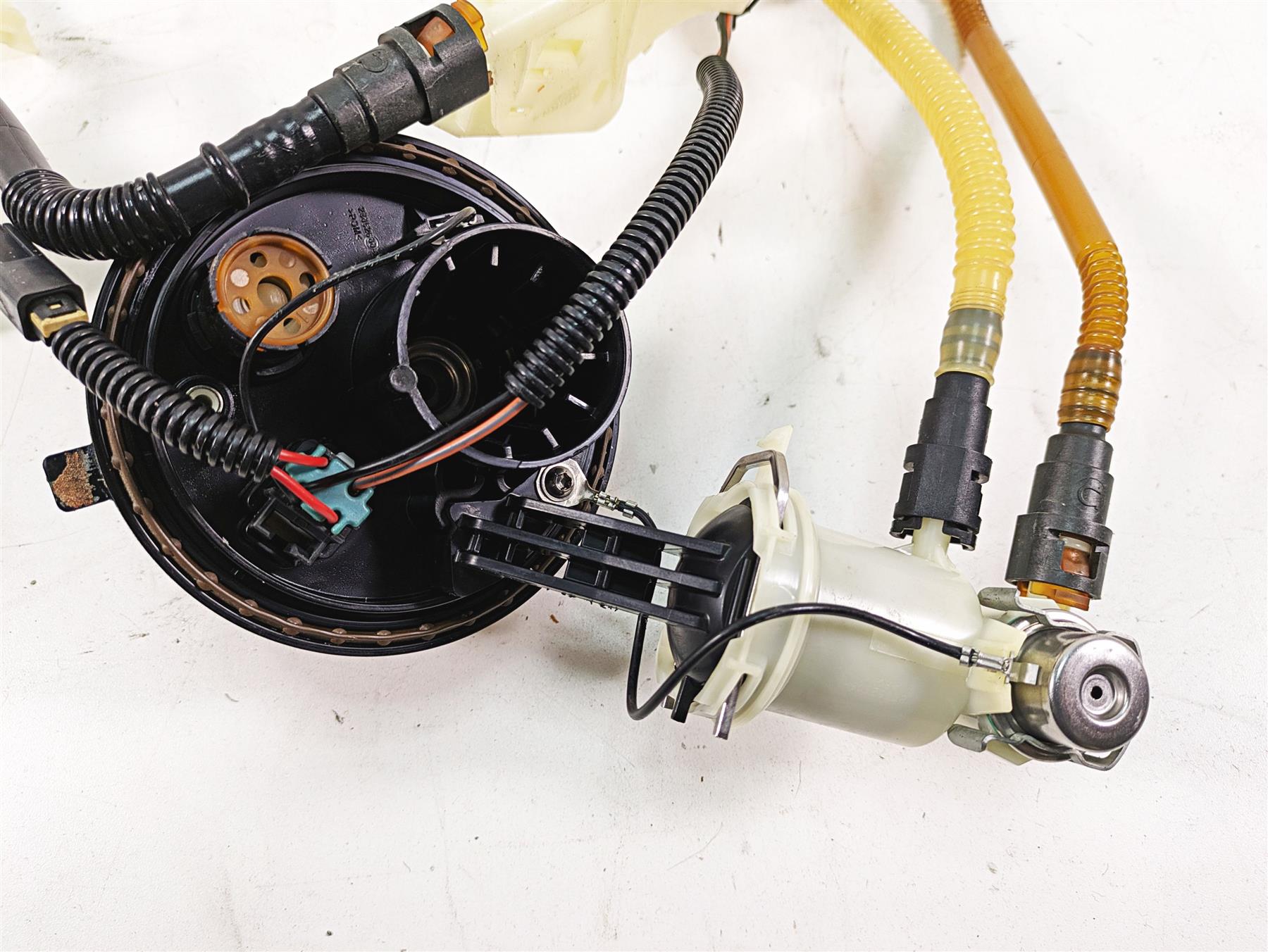 2011 Harley Touring FLTRU Road Glide Fuel Gas Petrol Pump - Painted 62908-08 {{ shop.shopifyCountryName }} - Mototech271