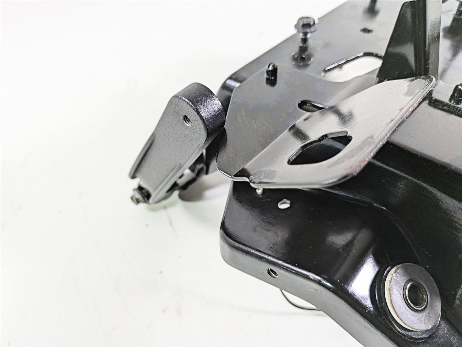 2018 Indian Chieftain Limited Front Fairing Stay Holder Carrier 1022608 {{ shop.shopifyCountryName }} - Mototech271