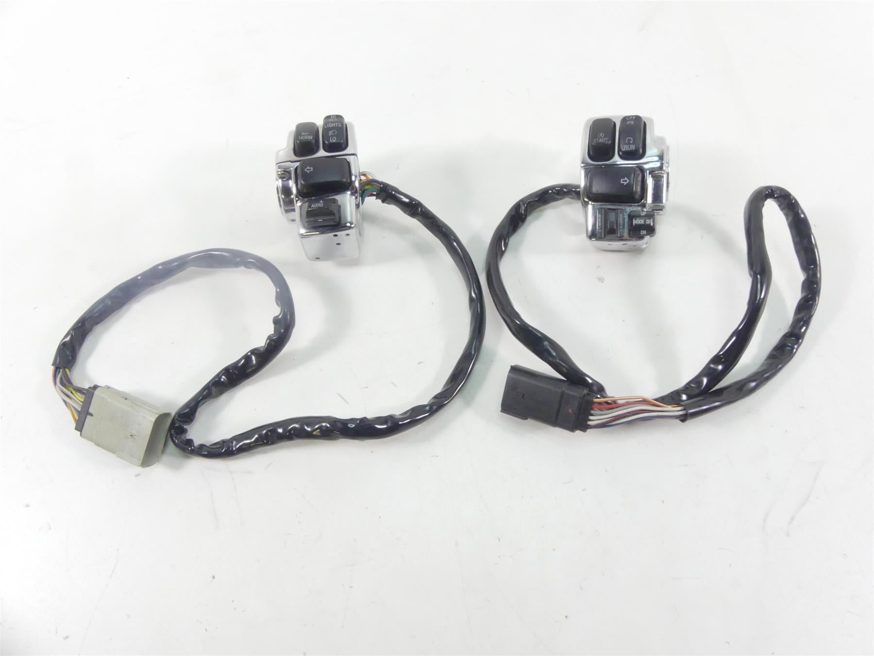 2010 Harley Touring FLHX Street Glide Left Right Chrome Control Switch 71682-06 {{ shop.shopifyCountryName }} - Mototech271