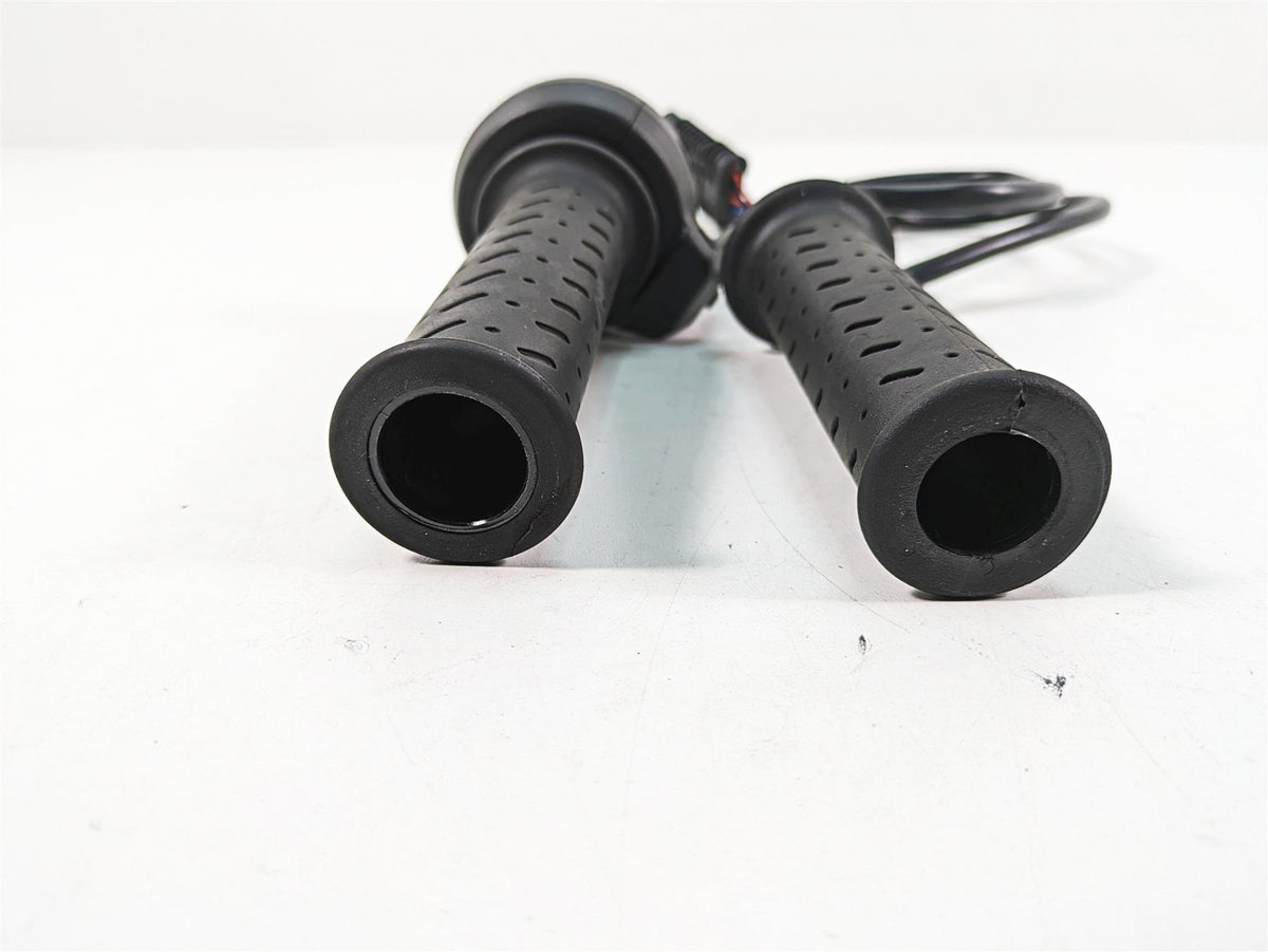 2020 Moto Guzzi V85 TT Adventure E-Throttle Hand Grip Set 2D000095 {{ shop.shopifyCountryName }} - Mototech271