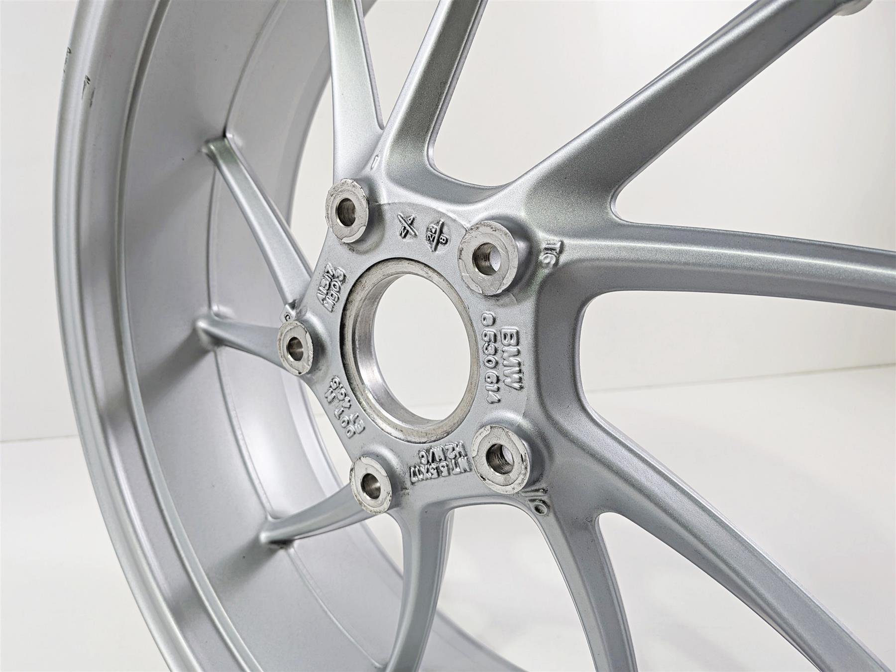2023 BMW R1250RT RTP K52 Straight Silver Rear Wheel Rim 17x5.5 36317727235 {{ shop.shopifyCountryName }} - Mototech271