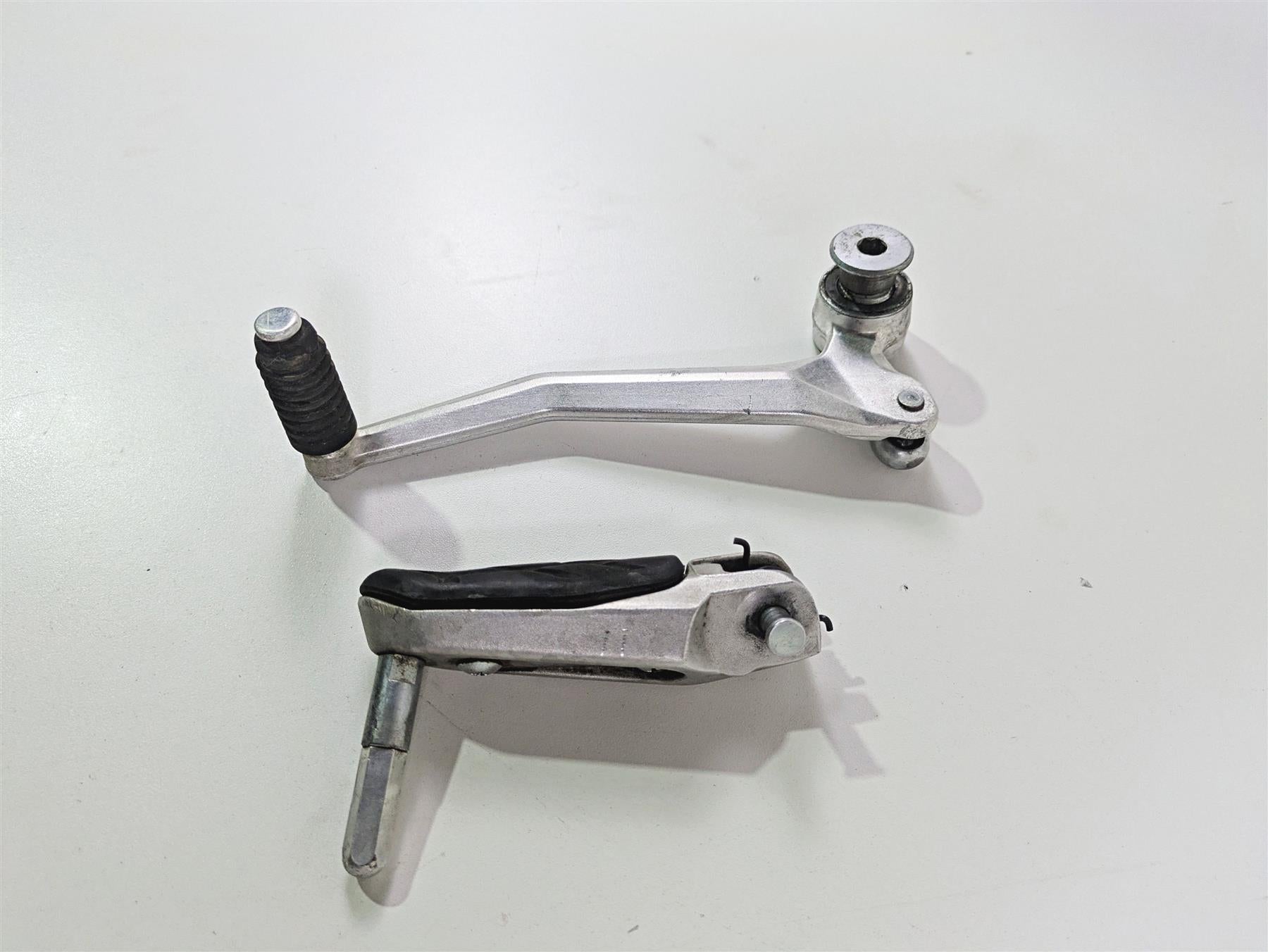 2023 Suzuki GSX1300 RR Hayabusa Left Front Footpeg & Shifter - Read 43521-10L00 {{ shop.shopifyCountryName }} - Mototech271