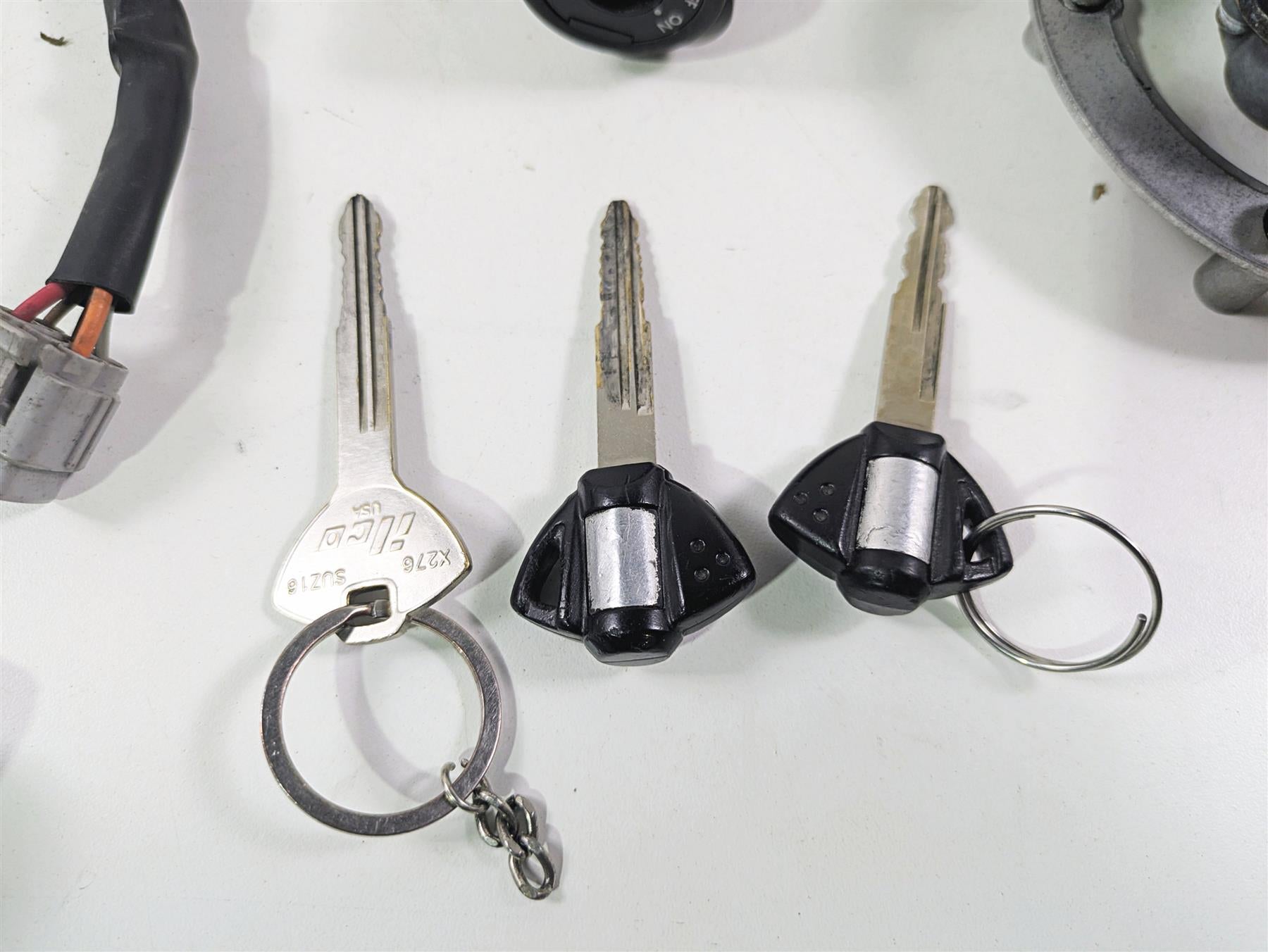 2006 Suzuki GSXR1000 K6 Ignition Switch Key Lock Set READ 37101-40820 {{ shop.shopifyCountryName }} - Mototech271