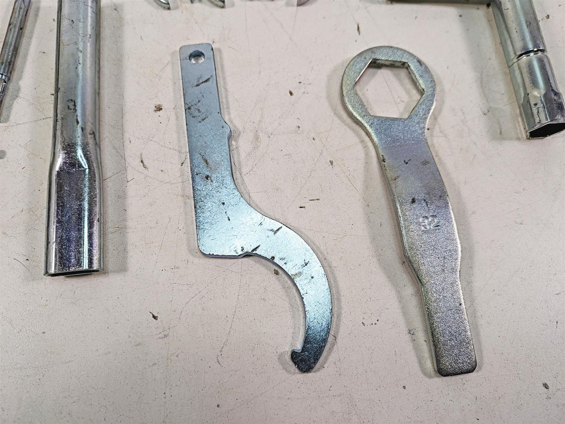 2002 Yamaha FZ1 FZS1000 Fazer Toolkit Owners Tools 5LV-28100-00-00 {{ shop.shopifyCountryName }} - Mototech271