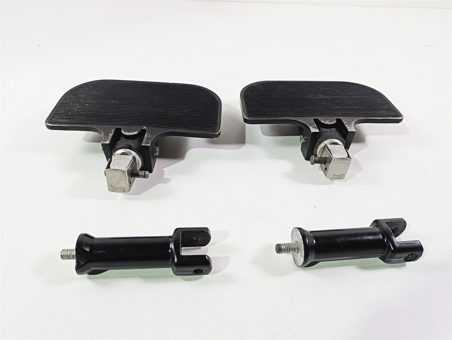 2018 Harley FLHCS Softail Heritage 115th Rear Passenger Floorboard Set 50500744 {{ shop.shopifyCountryName }} - Mototech271