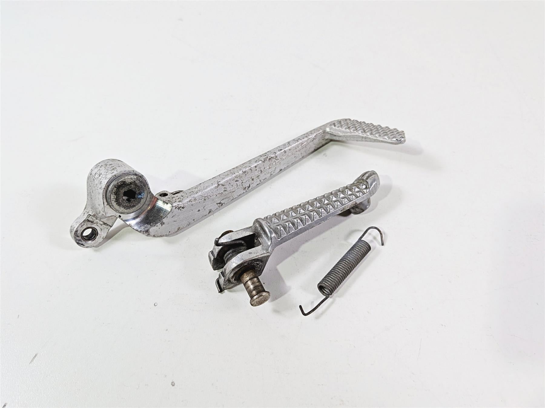 2008 Yamaha YZF R1 RN19 Front Right Footpeg & Brake Pedal 4C8-27211-00-00 {{ shop.shopifyCountryName }} - Mototech271