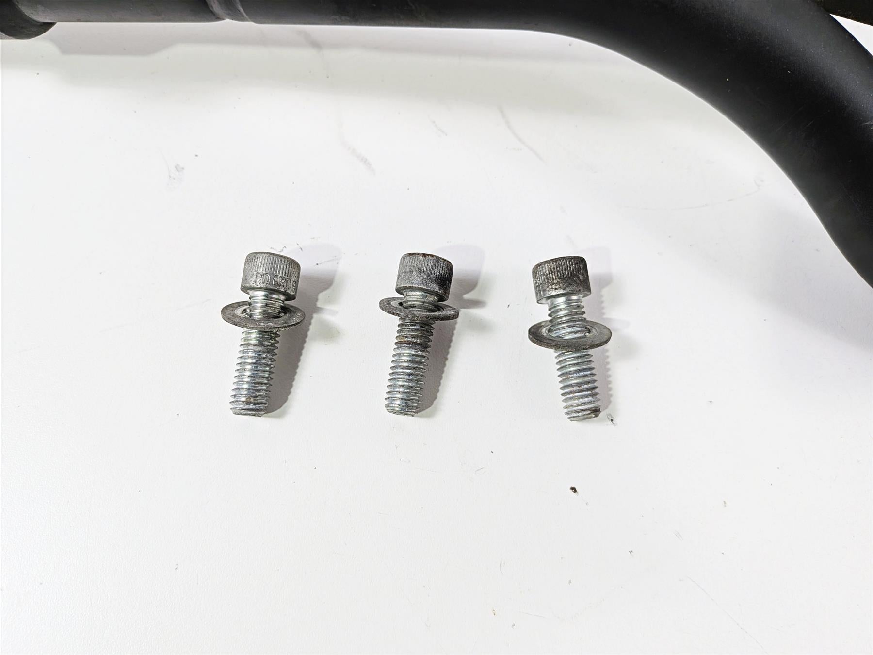 2006 Harley Sportster XL883 Low Exhaust Mount Cross Over Pipe Holder 64855-04 {{ shop.shopifyCountryName }} - Mototech271