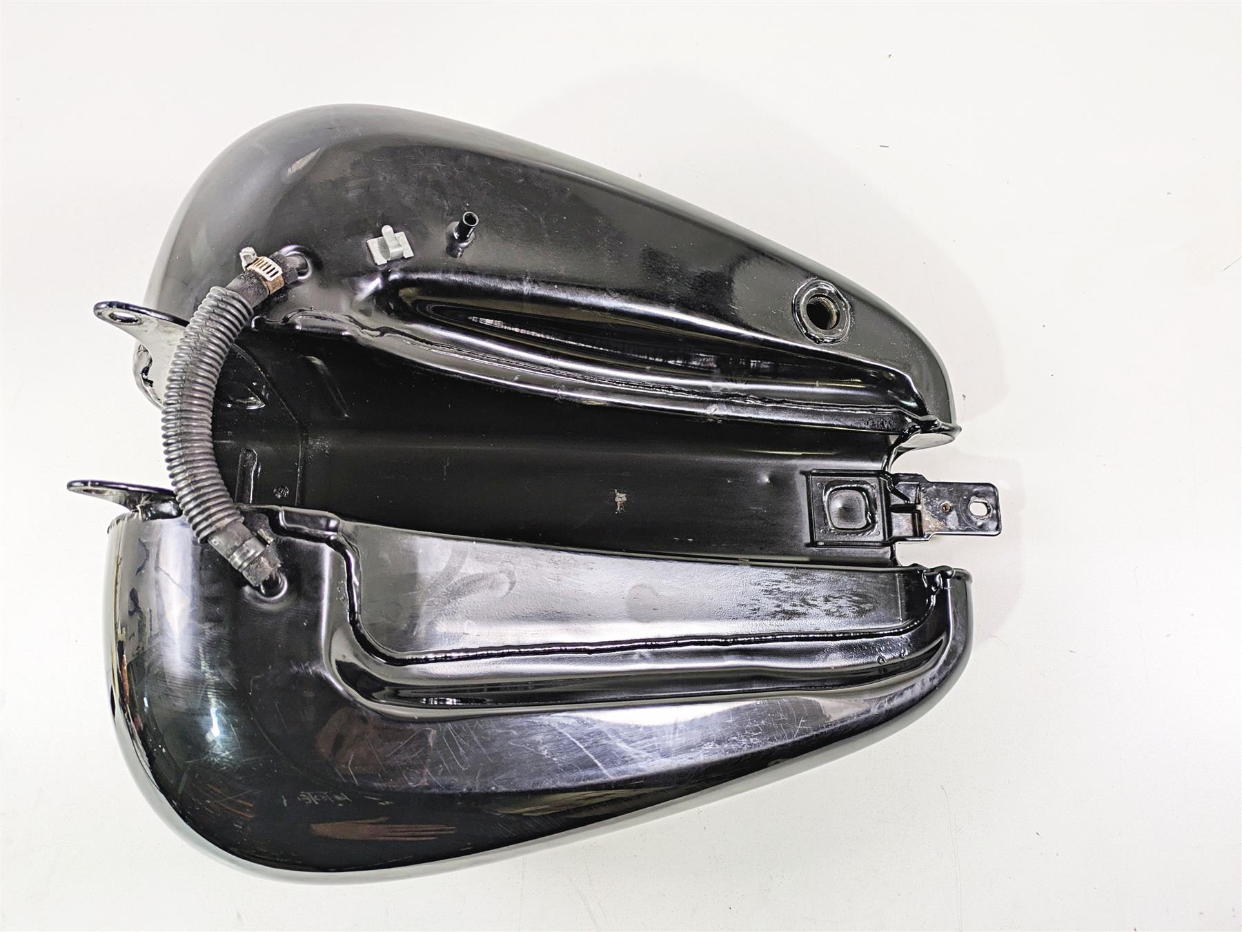 2014 Harley FLS Softail Slim Fuel Gas Petrol Tank Reservoir - Dent 61625-11 {{ shop.shopifyCountryName }} - Mototech271
