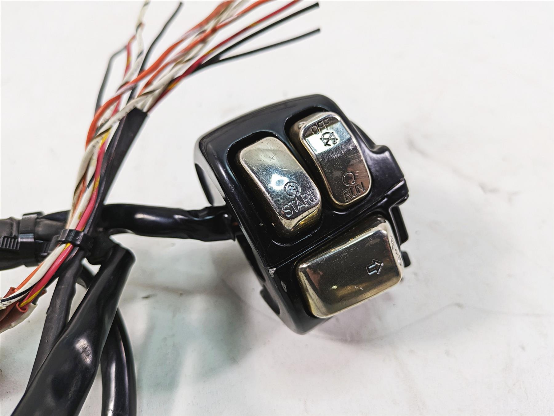 2009 Harley FXDC Dyna Super Glide Custom Right Hand Control Switch Read 71684-06 {{ shop.shopifyCountryName }} - Mototech271