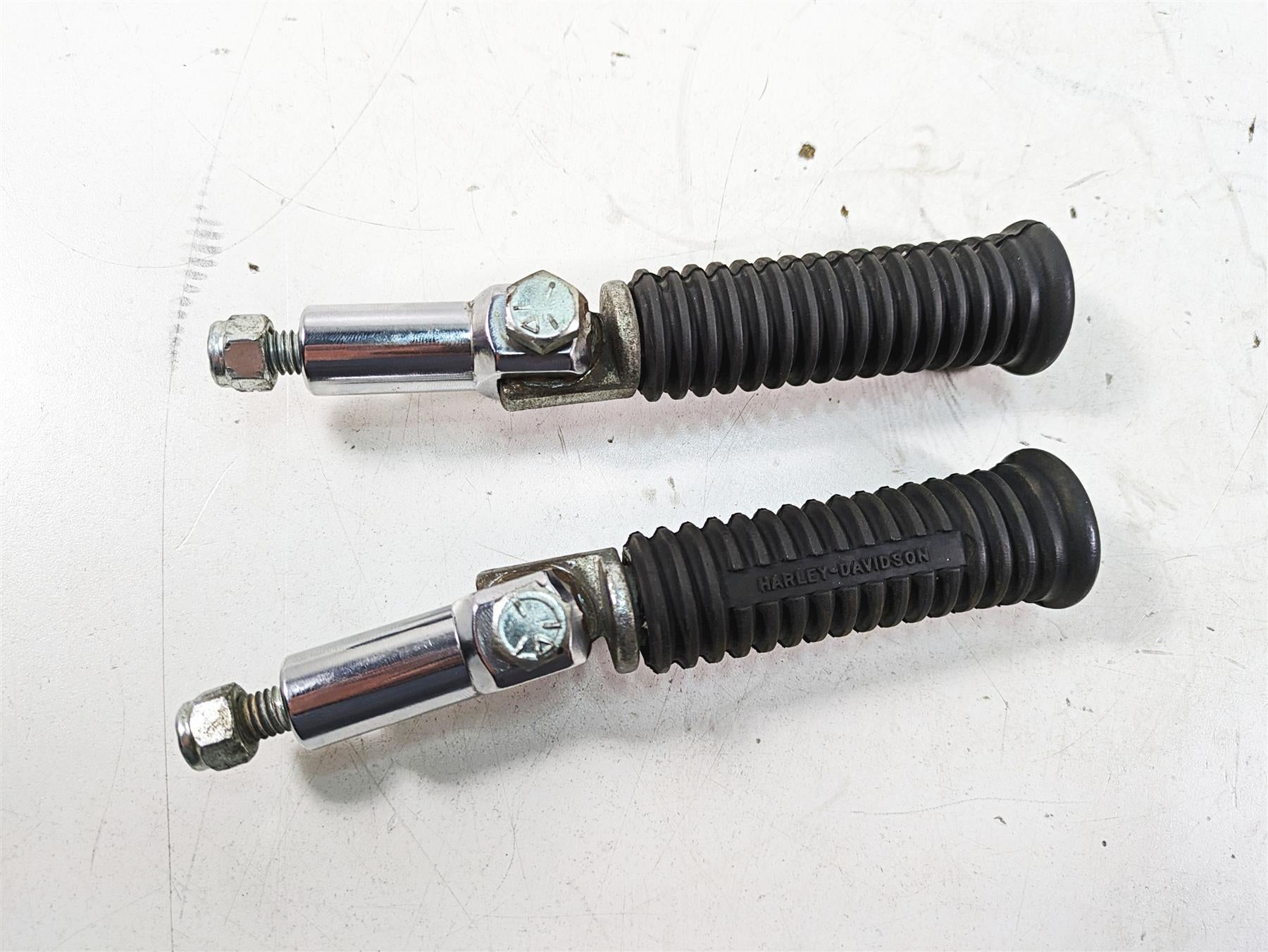 2006 Harley FLSTI Softail Heritage Rear Footpeg Foot Peg Set 33048-72 {{ shop.shopifyCountryName }} - Mototech271