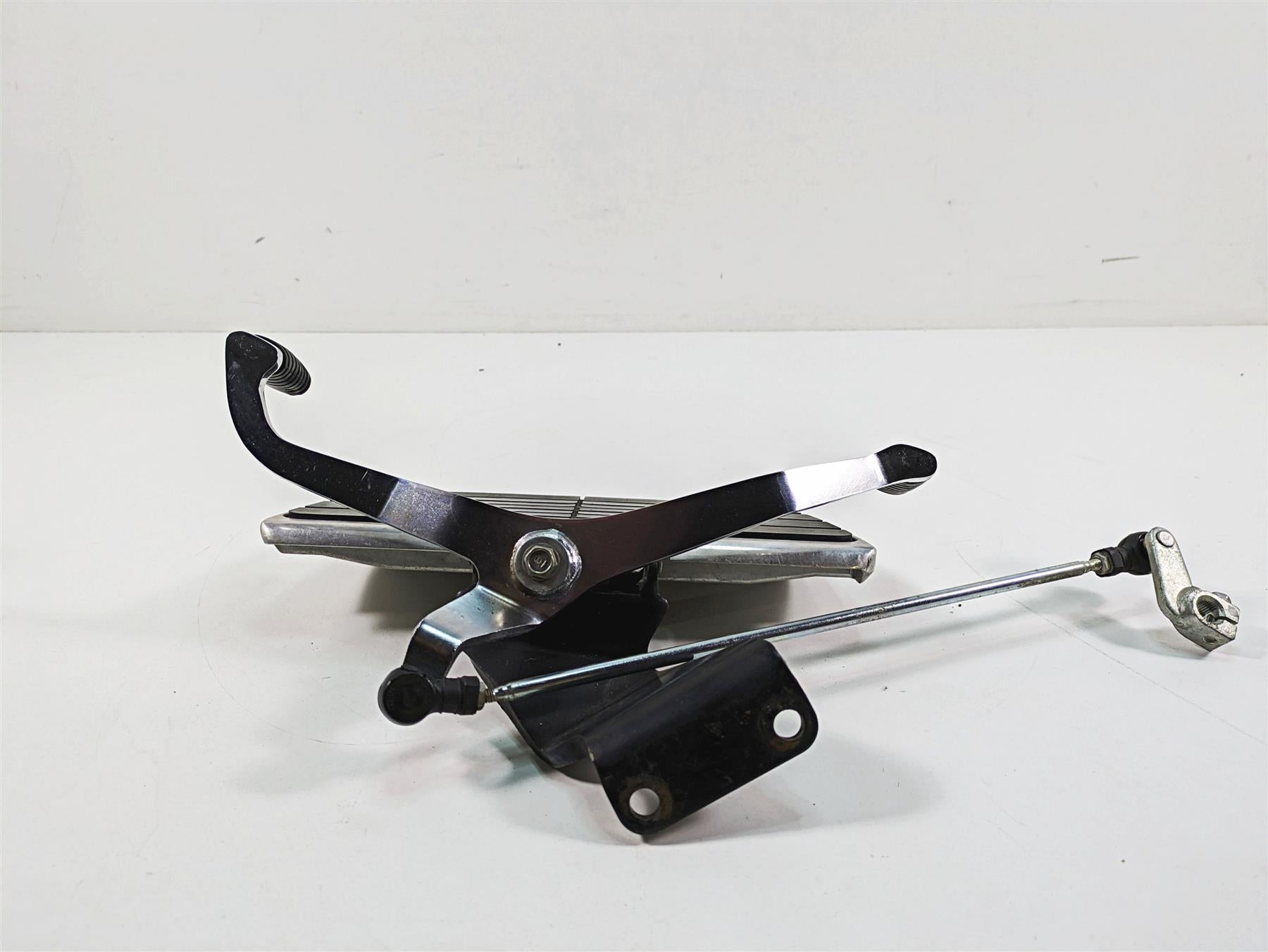 2006 Honda V-Twin VTX1300 R Left Front Floor Board & Shifter Parts 50625-MEA-670 {{ shop.shopifyCountryName }} - Mototech271