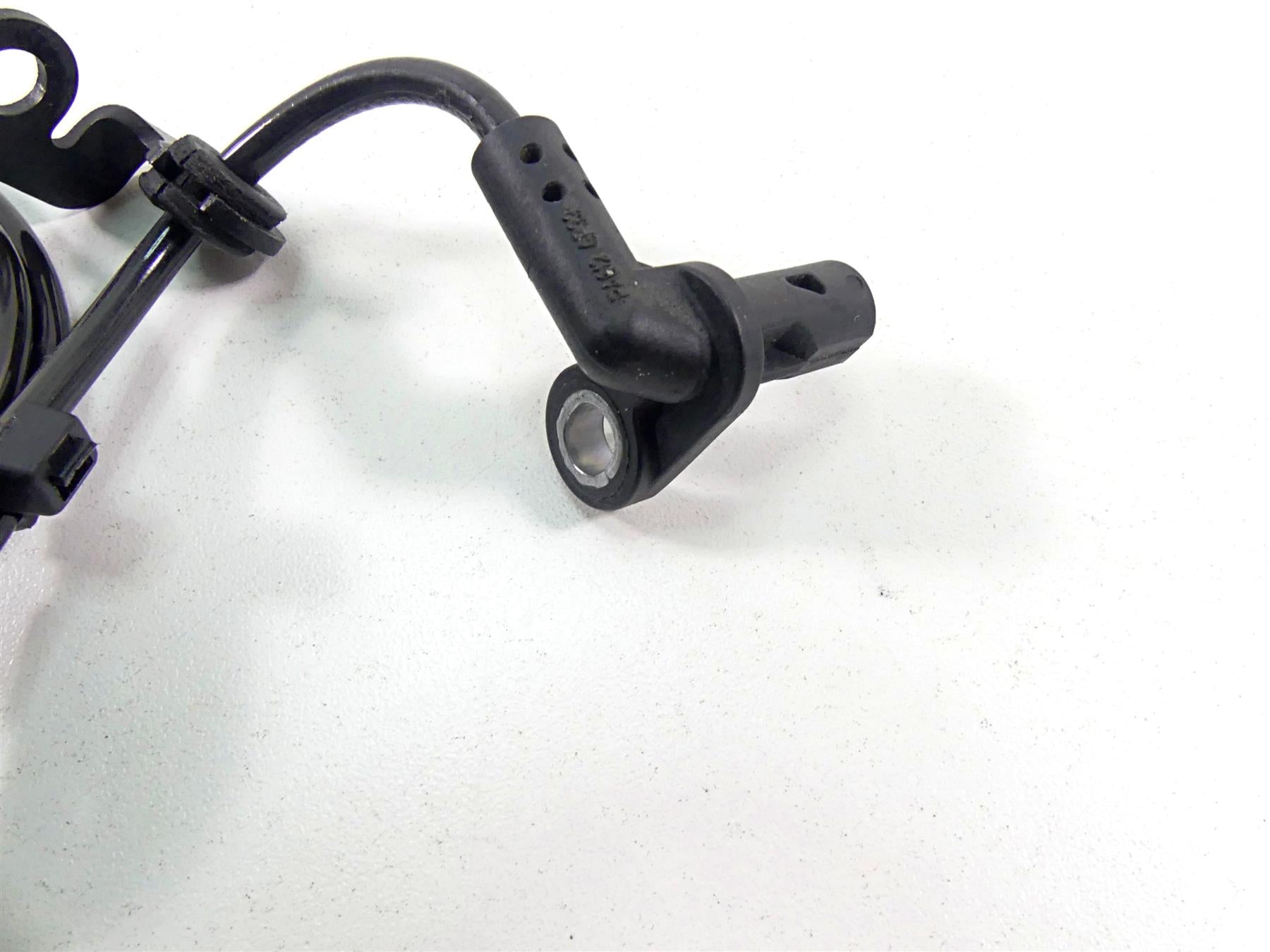 2022 Triumph Speed Triple 1200 RS Rear Abs Brake Wheel Speed Sensor T2022790 {{ shop.shopifyCountryName }} - Mototech271