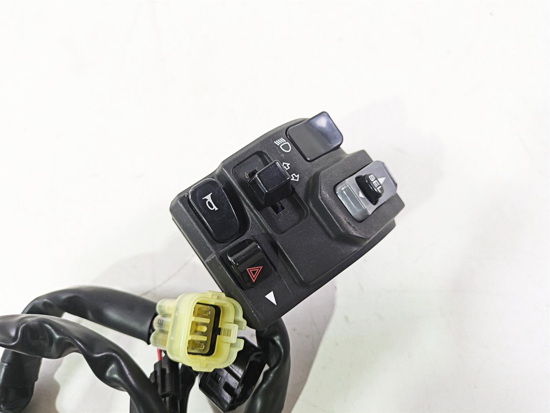 2020 Kawasaki ZX6R Ninja Left Hand Light Blinker Control Switch 46091-0613 {{ shop.shopifyCountryName }} - Mototech271