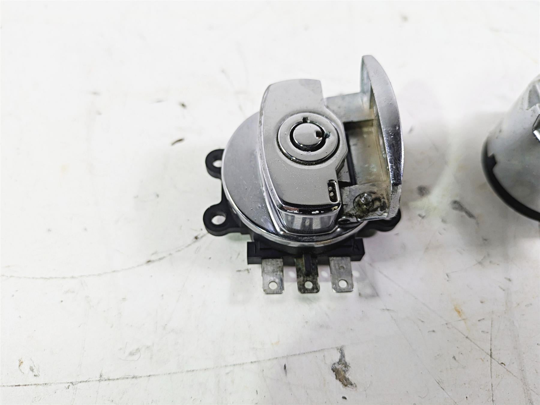 2007 Harley FXDWG Dyna Wide Glide Ignition Switch + Steering Lock -Vin 71430-06A {{ shop.shopifyCountryName }} - Mototech271
