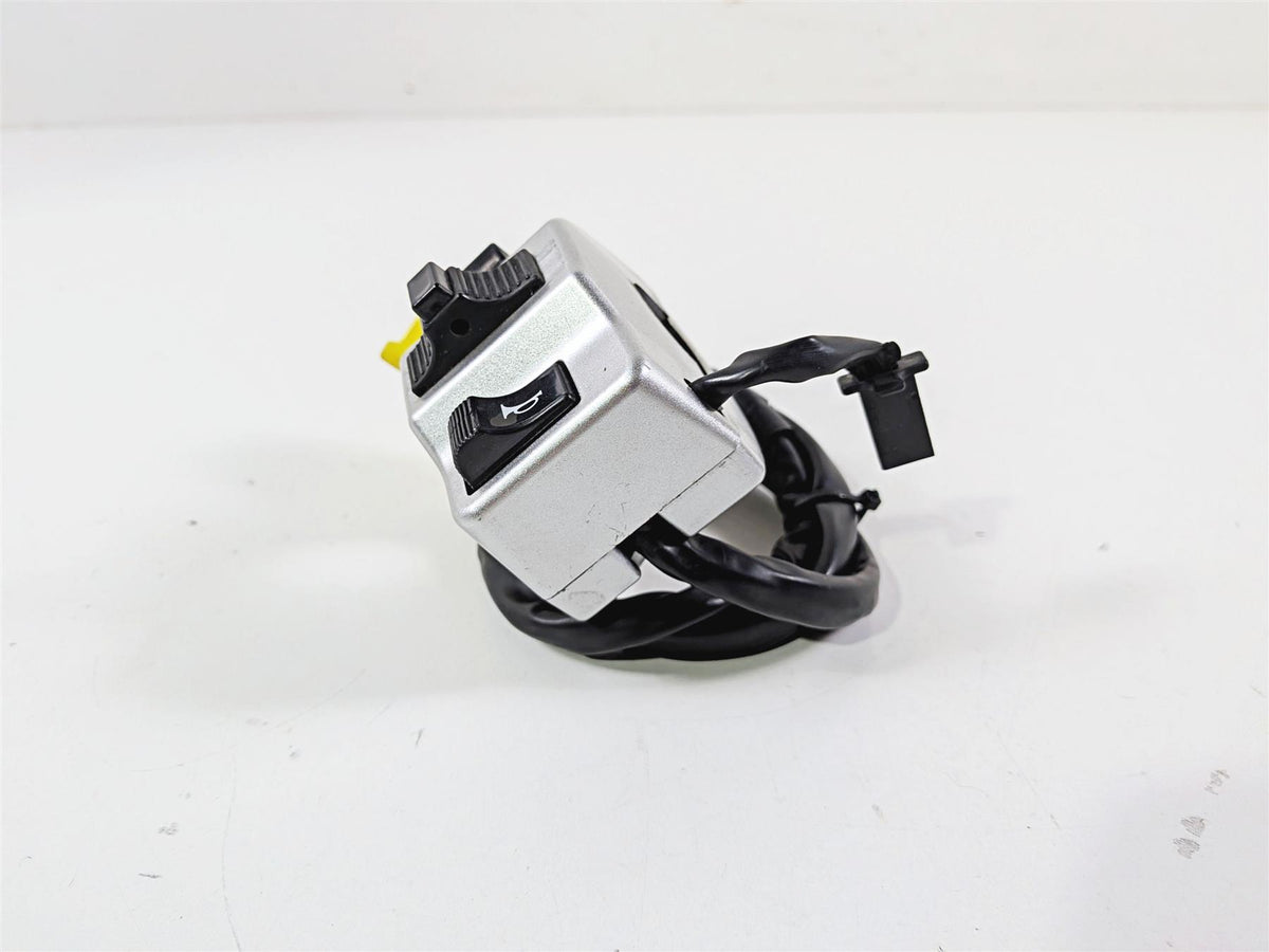 2005 Suzuki VZ800 M50 Boulevard Left Hand Turn Signal Control Switch 37400-39G10 {{ shop.shopifyCountryName }} - Mototech271