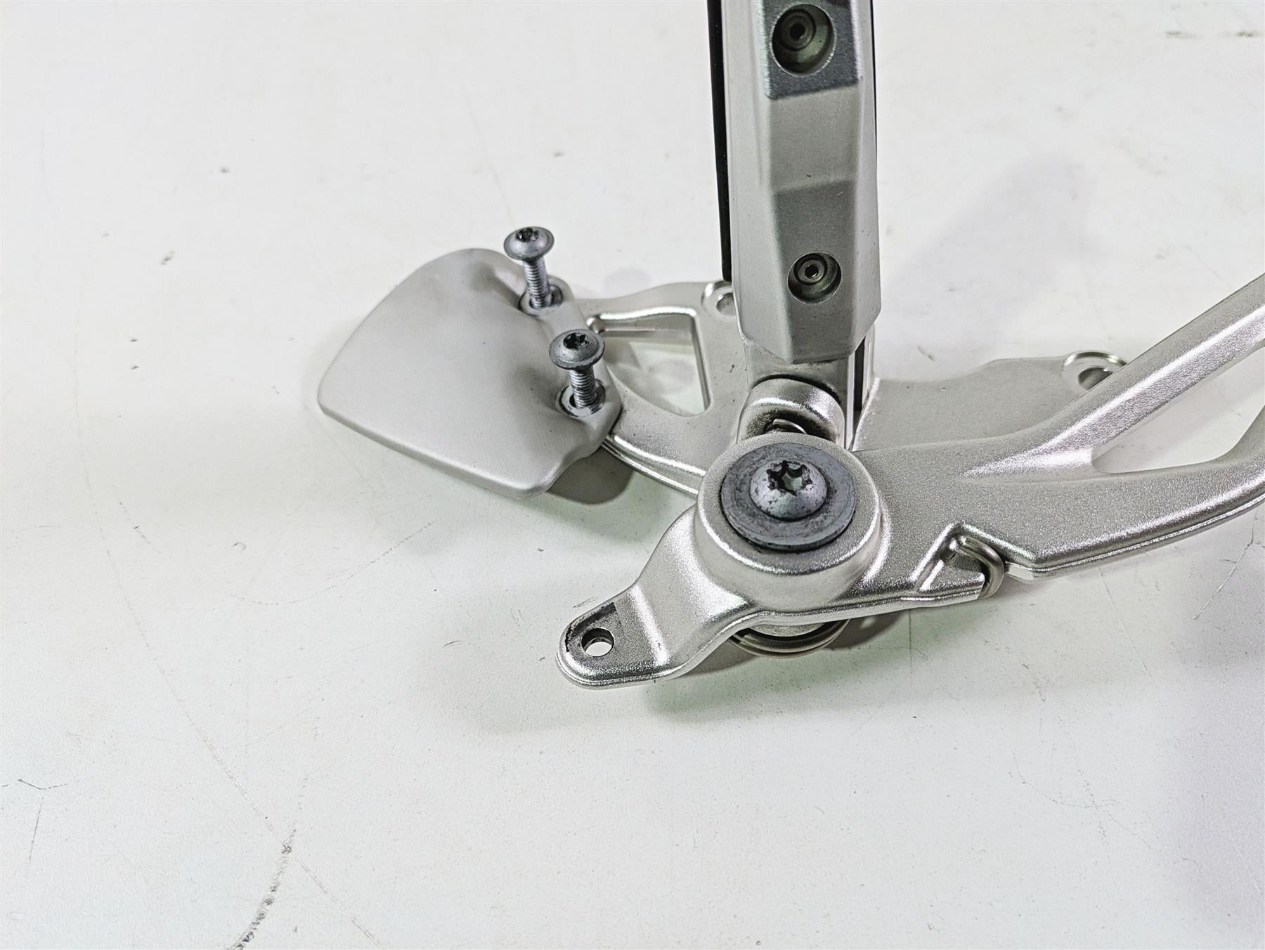 2012 BMW R1200R K27 Right Rider Footpeg & Brake Pedal 46717671078 35217728911 {{ shop.shopifyCountryName }} - Mototech271