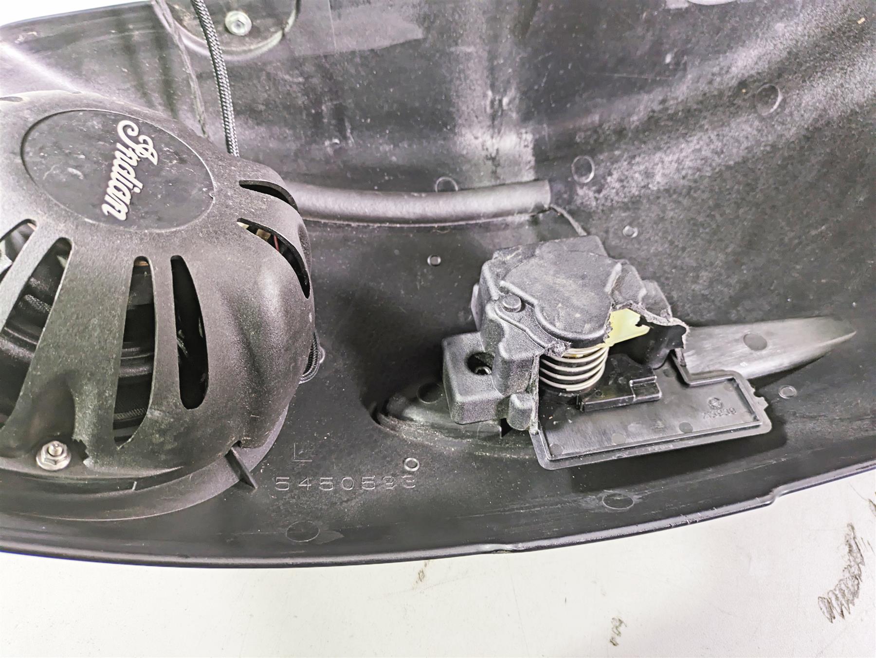2018 Indian Chieftain Dark Horse Left Saddlebag & Speaker - Rash 5451493 {{ shop.shopifyCountryName }} - Mototech271