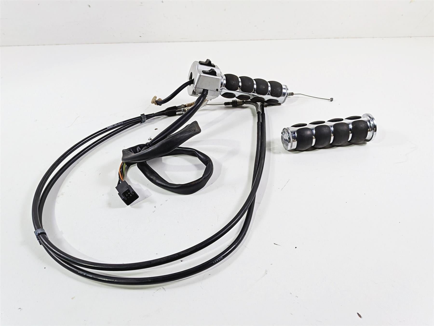 2004 Suzuki VL800 Intruder Volusia Right Hand Control Switch 37200-41F90 {{ shop.shopifyCountryName }} - Mototech271