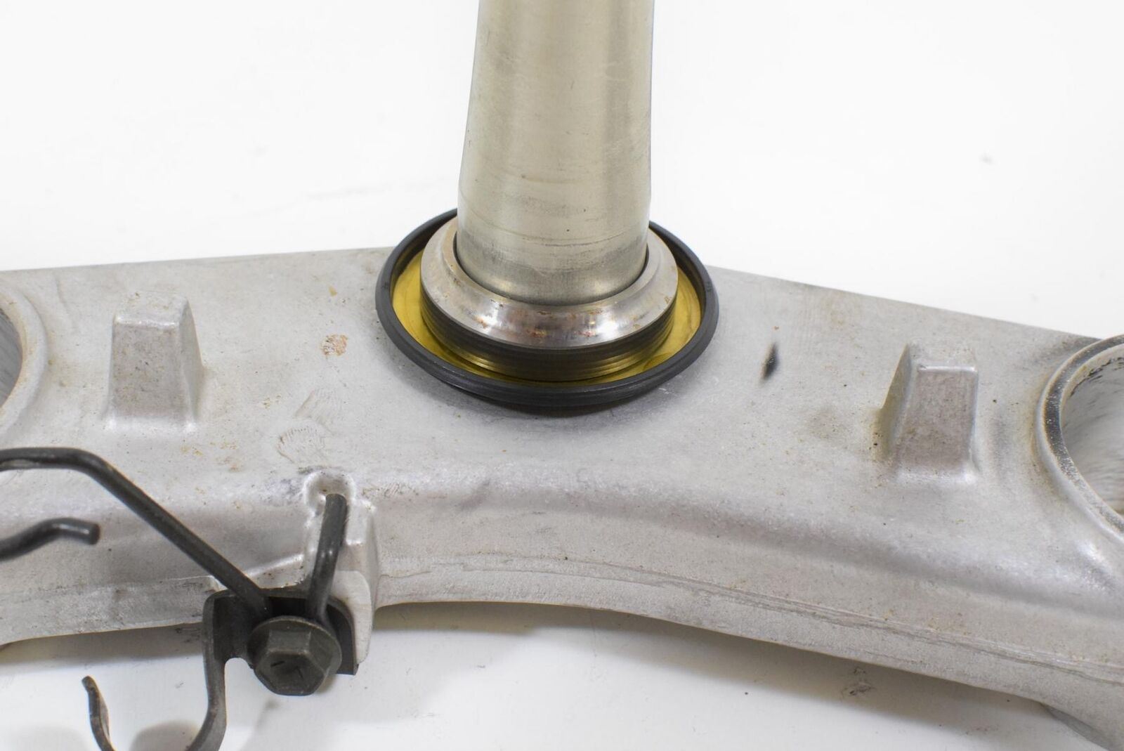 2005 Suzuki GSX1300R Hayabusa Gen 1 Lower Triple Tree Steering Stem Yoke 51410-2 {{ shop.shopifyCountryName }} - Mototech271