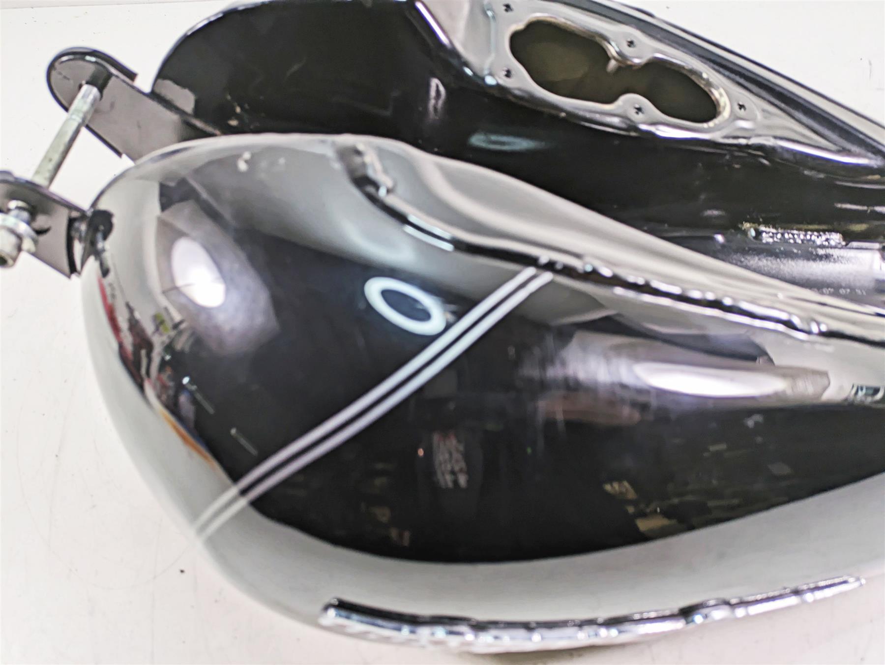 2007 Harley Sportster XL1200 C Fuel Gas Petrol Tank - No Dent - Read 62213-07 {{ shop.shopifyCountryName }} - Mototech271