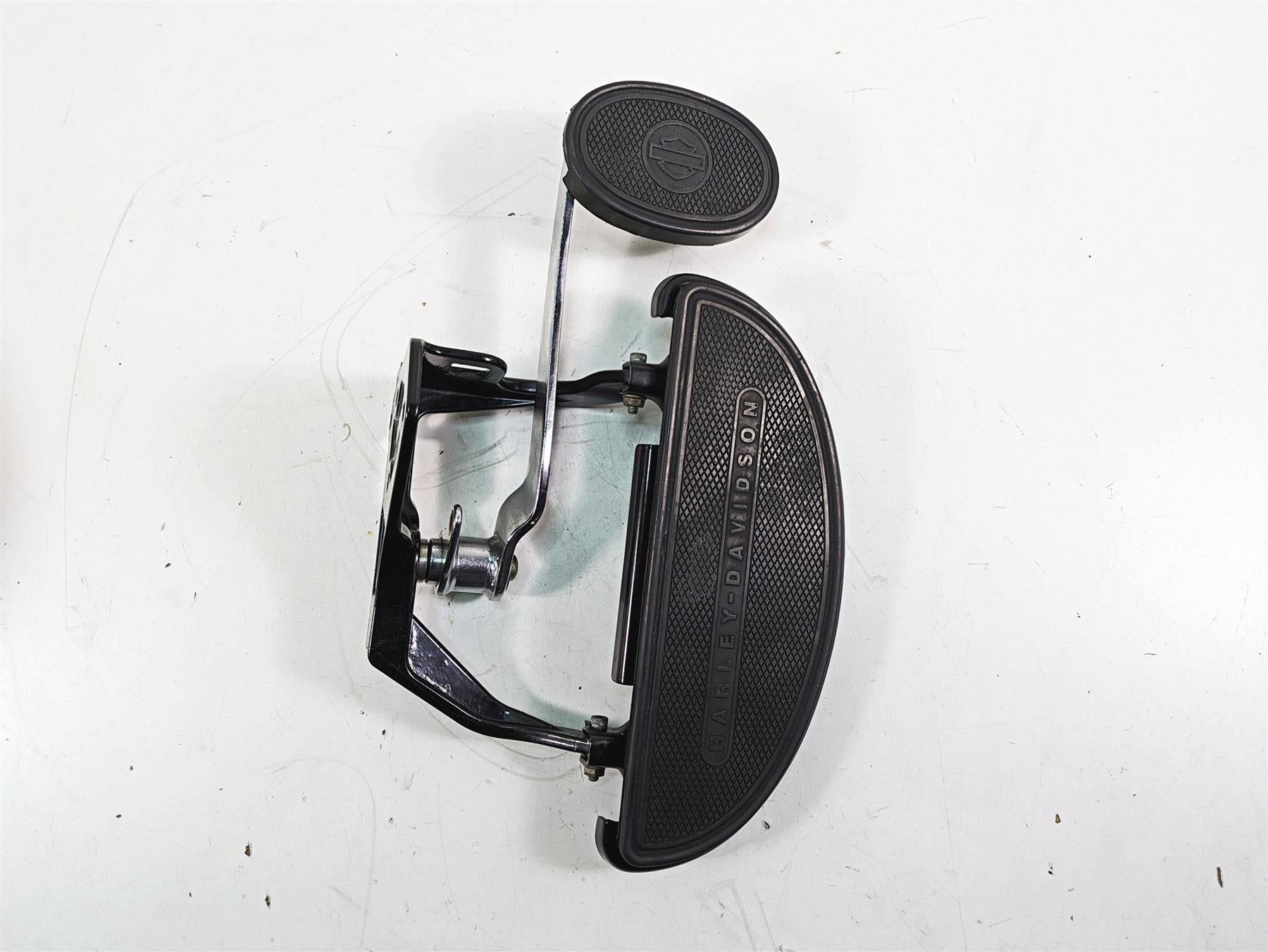 2009 Harley Softail FLSTSB Cross Bones Right Floor Board & Br Ped Set 50600026 {{ shop.shopifyCountryName }} - Mototech271