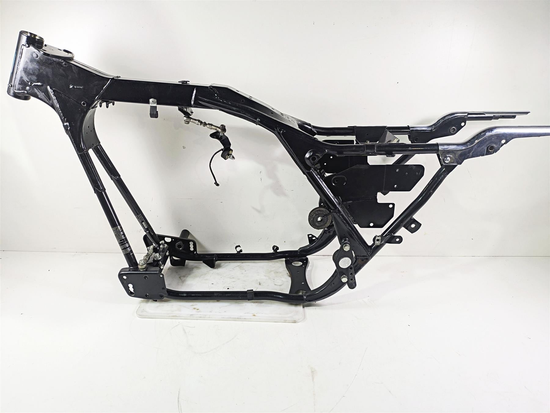 1996 Harley Touring FLHTCUI Electra Glide Straight Main Frame Chassis 47900-93B {{ shop.shopifyCountryName }} - Mototech271