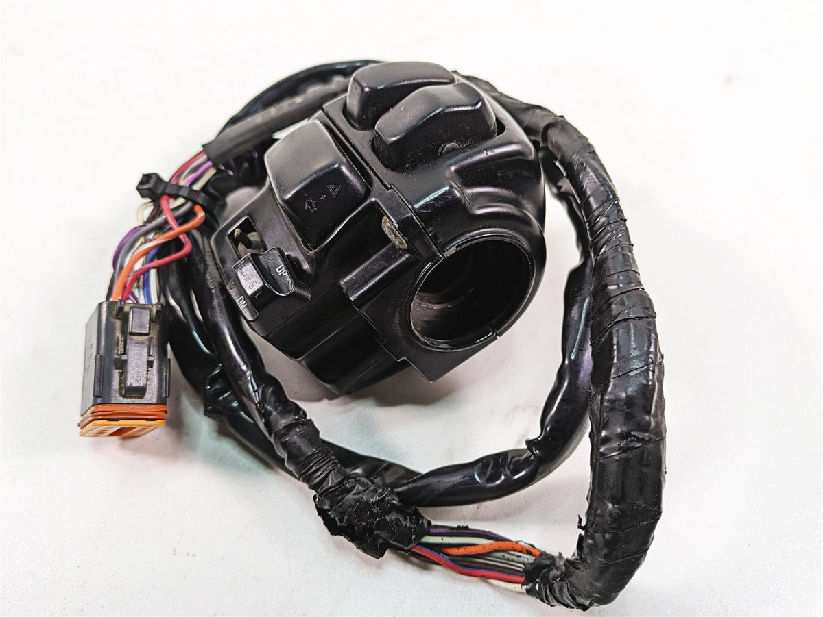 2006 Harley Touring FLHXI Street Glide Right Hand Control Switch - Read 71553-96 {{ shop.shopifyCountryName }} - Mototech271