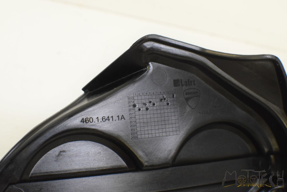 2017 Ducati Panigale 959 Left Engine Side Cover Fairing 46016411A {{ shop.shopifyCountryName }} - Mototech271