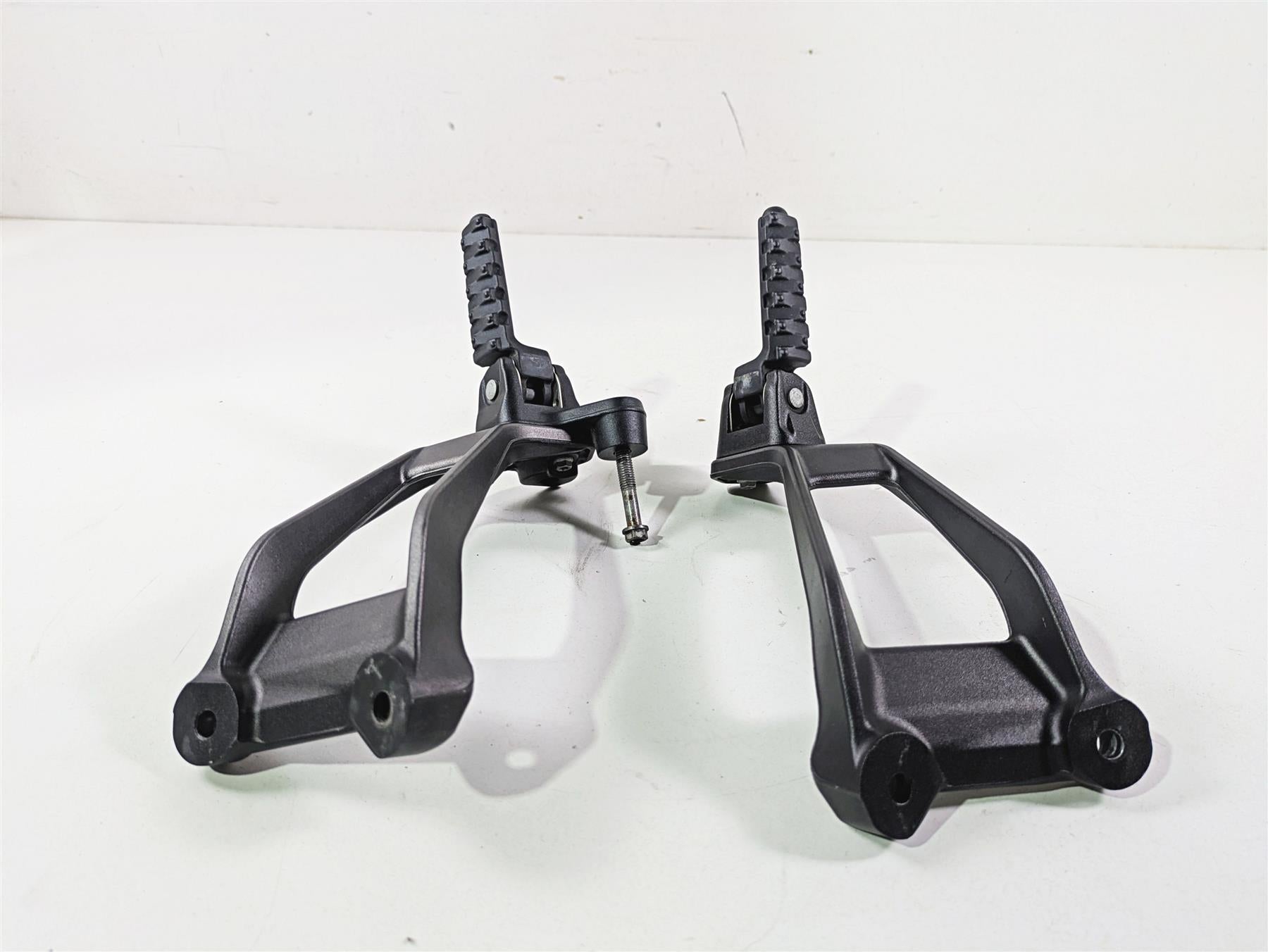 2018 KTM 1290 Super Duke R Rear Passenger Footpeg Set 6130304800033S {{ shop.shopifyCountryName }} - Mototech271