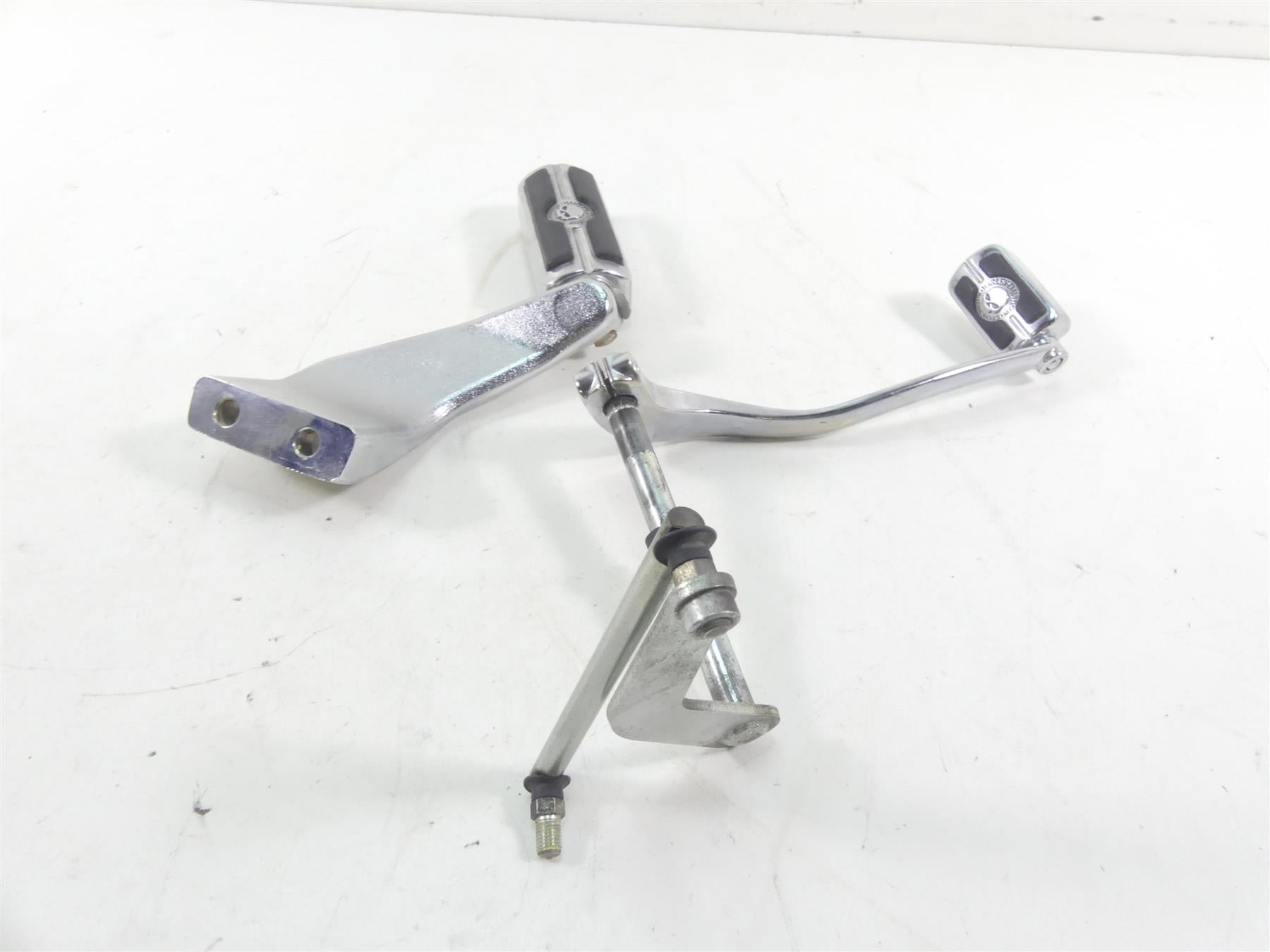 2015 Harley FXDL Dyna Low Rider Left Rider Mid Footpeg & Shifter 50500279 {{ shop.shopifyCountryName }} - Mototech271