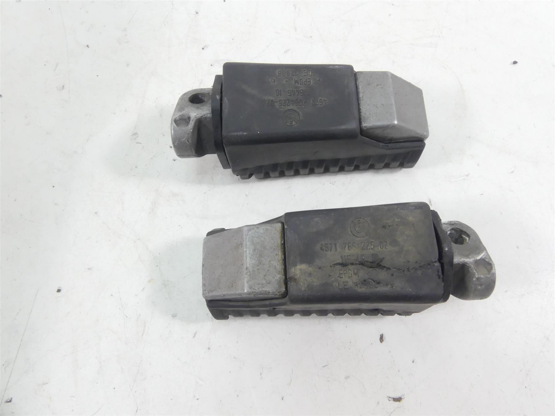 2008 BMW R1200GS K25 Passenger Pillion Footpeg Foot Peg Rest Set 46712310403 {{ shop.shopifyCountryName }} - Mototech271