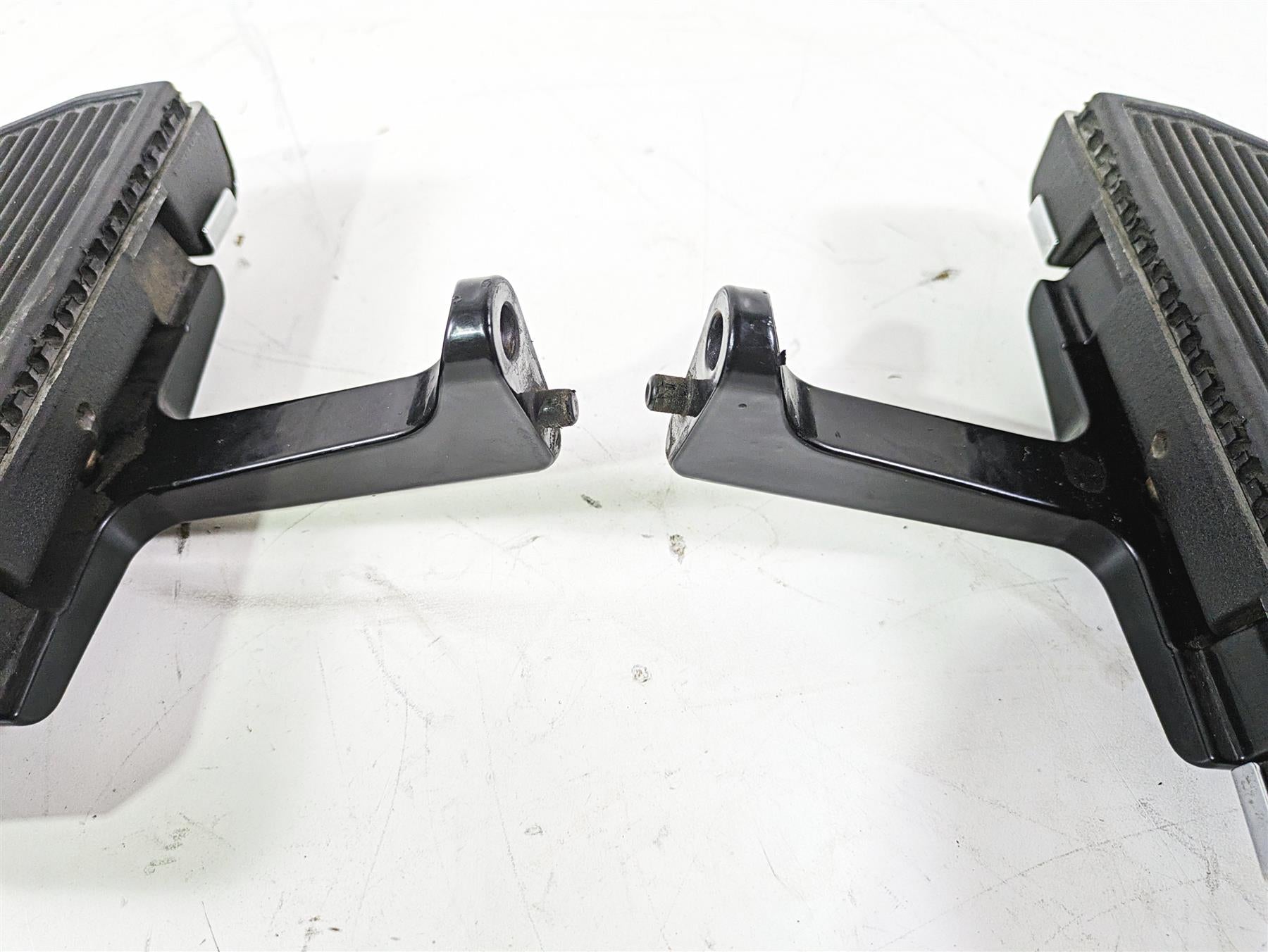 2008 Harley Touring FLHTCU E-Glide 105TH Passenger Floor Board Set 52719-93B {{ shop.shopifyCountryName }} - Mototech271