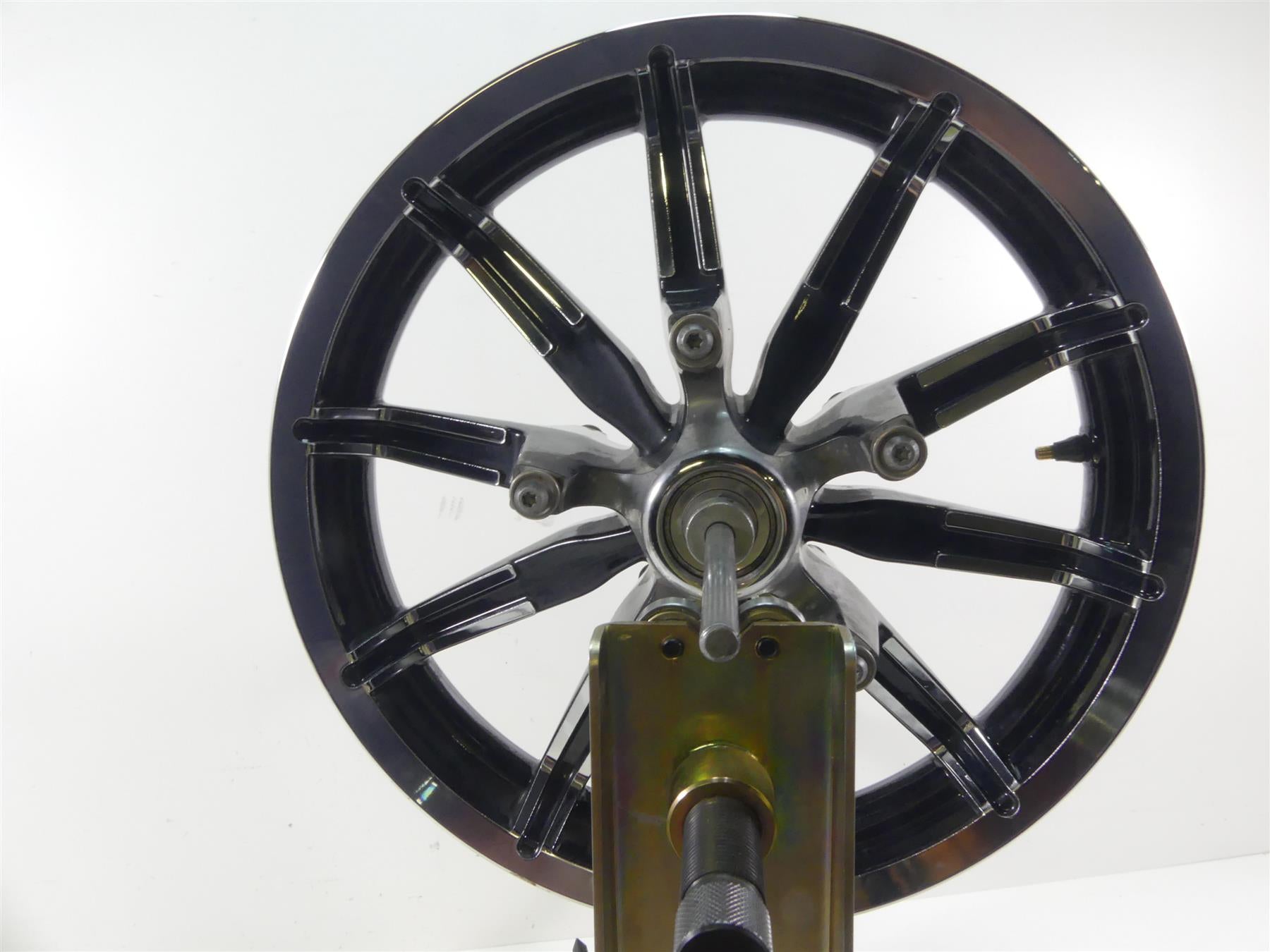 2017 Harley Touring FLHTKL Electra Glide Front Wheel Rim Impeller 17x3 43300386 {{ shop.shopifyCountryName }} - Mototech271
