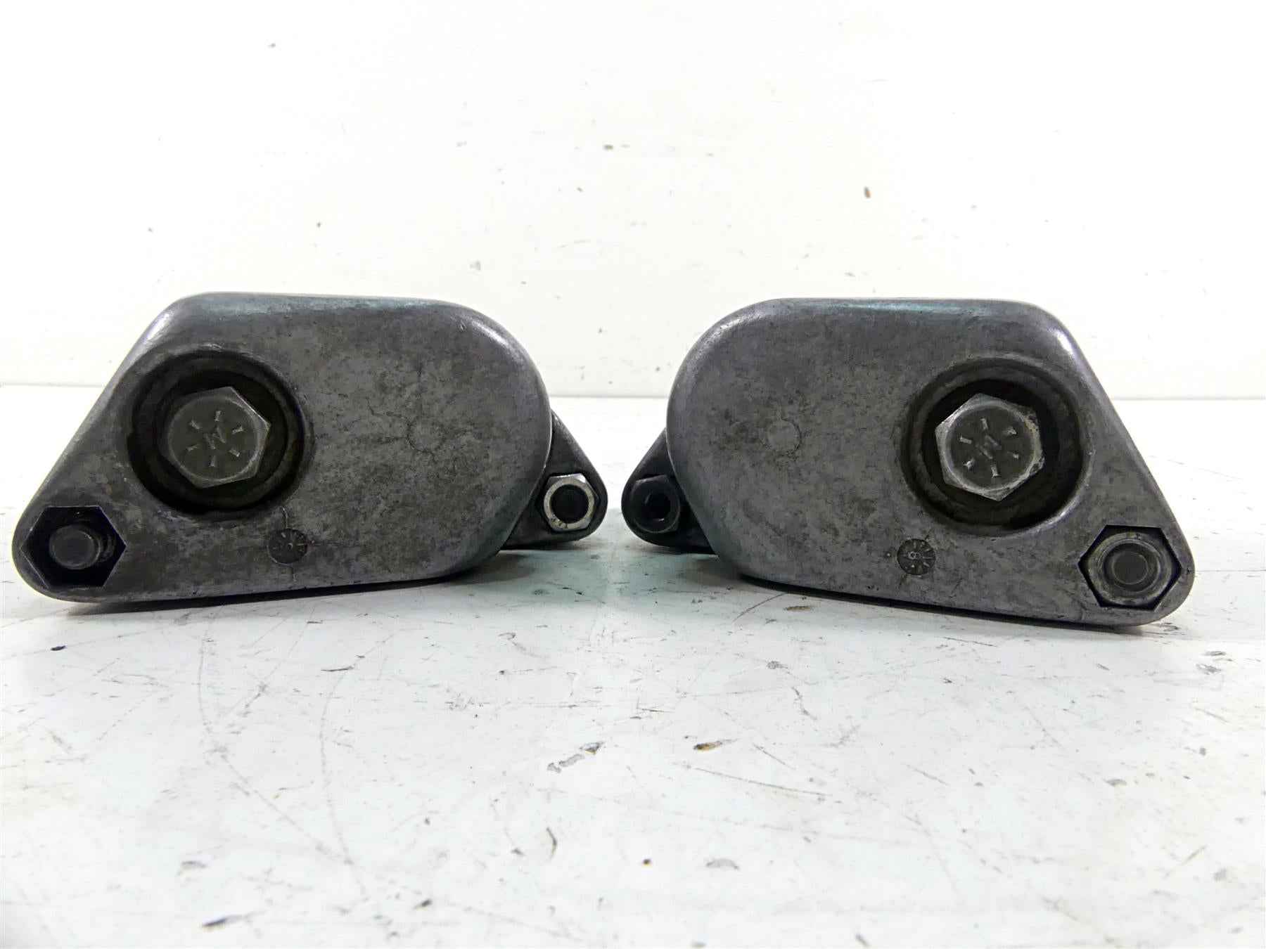 1979 Harley Sportster XLS1000 Roadster Front Brake Caliper Set 44121-77 44195-77 {{ shop.shopifyCountryName }} - Mototech271