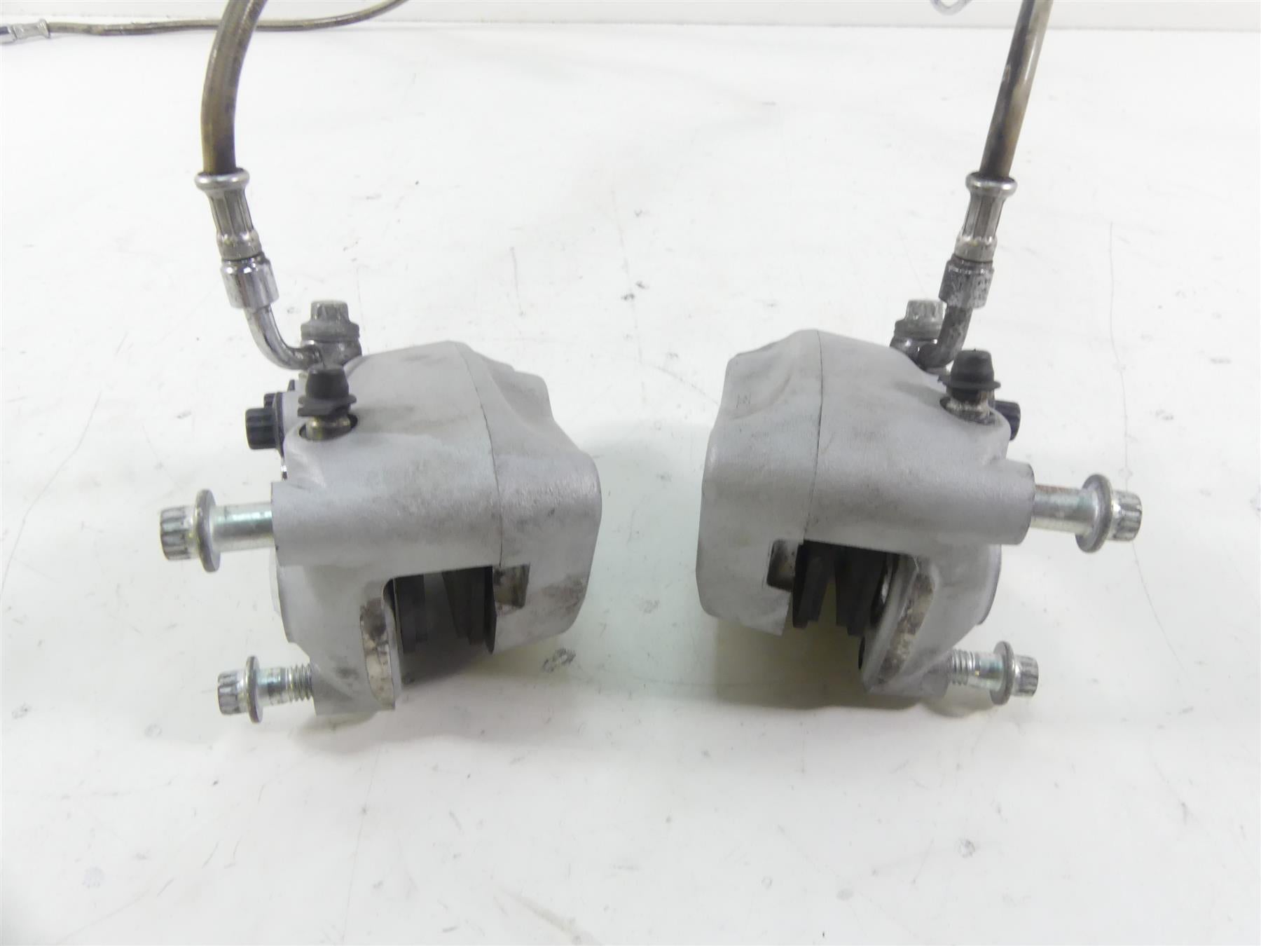 2007 Harley Touring FLHR SE CVO Road King Front Brake Caliper Set 44381-99C {{ shop.shopifyCountryName }} - Mototech271