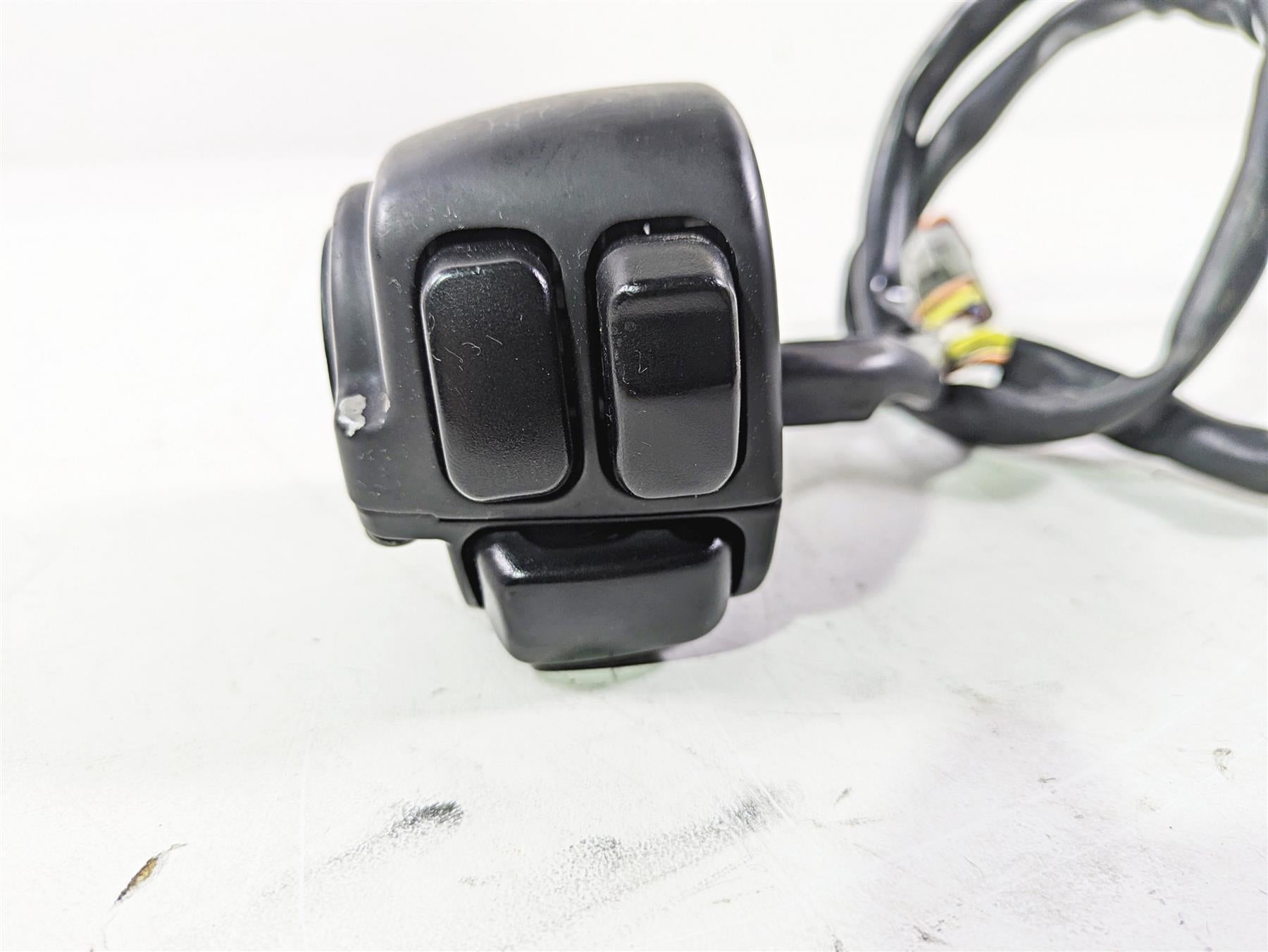 2004 Harley FLSTCI Softail Heritage Left Hand Control Switch 71682-06A 71685-06A {{ shop.shopifyCountryName }} - Mototech271