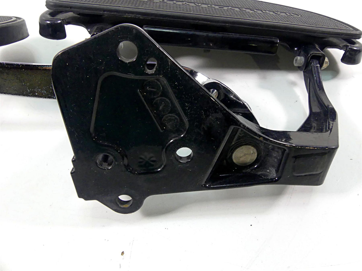 2016 Harley Softail FLS Slim Right Front Floorboard & Brake Pedal Set 42431-11 {{ shop.shopifyCountryName }} - Mototech271