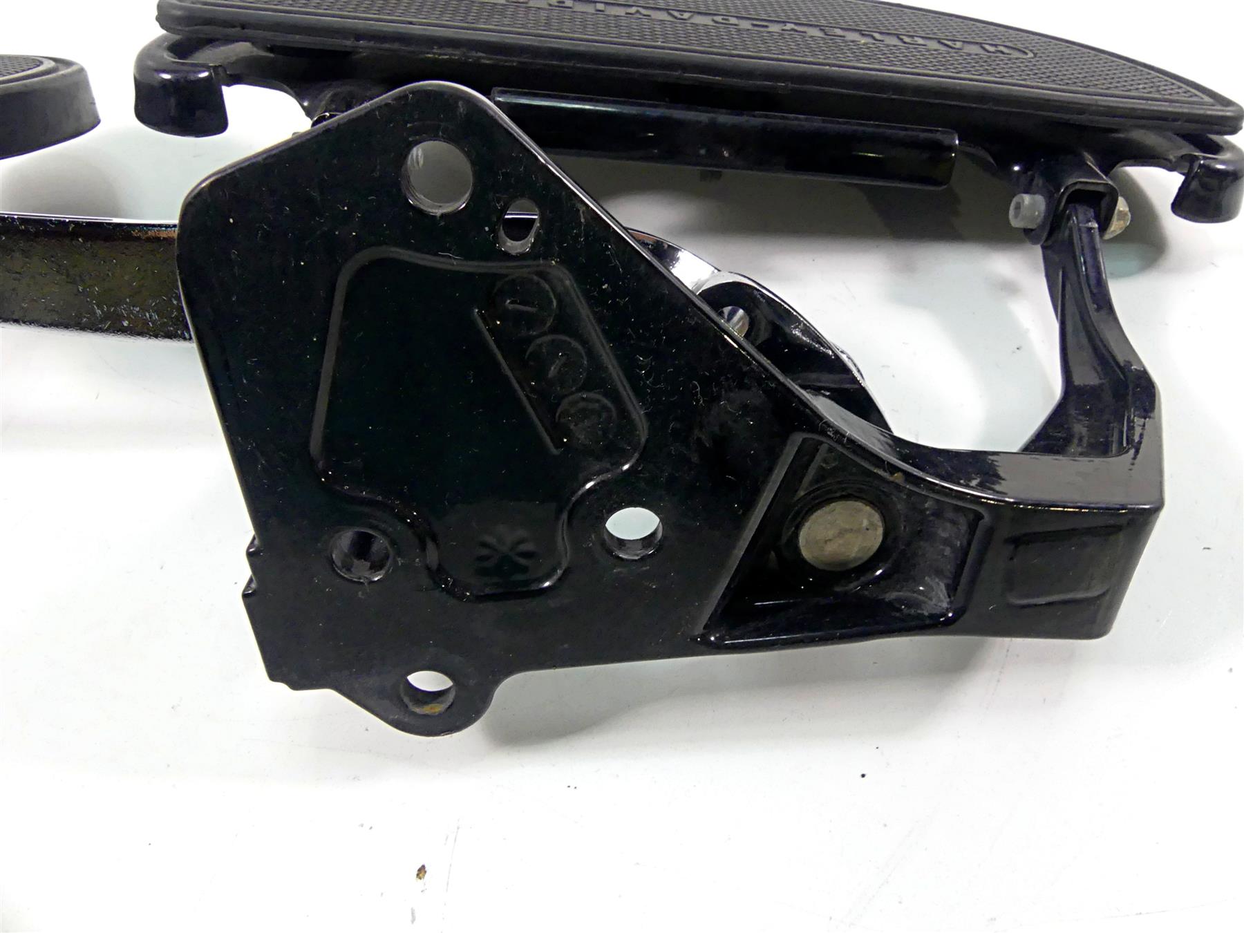 2016 Harley Softail FLS Slim Right Front Floorboard & Brake Pedal Set 42431-11 {{ shop.shopifyCountryName }} - Mototech271