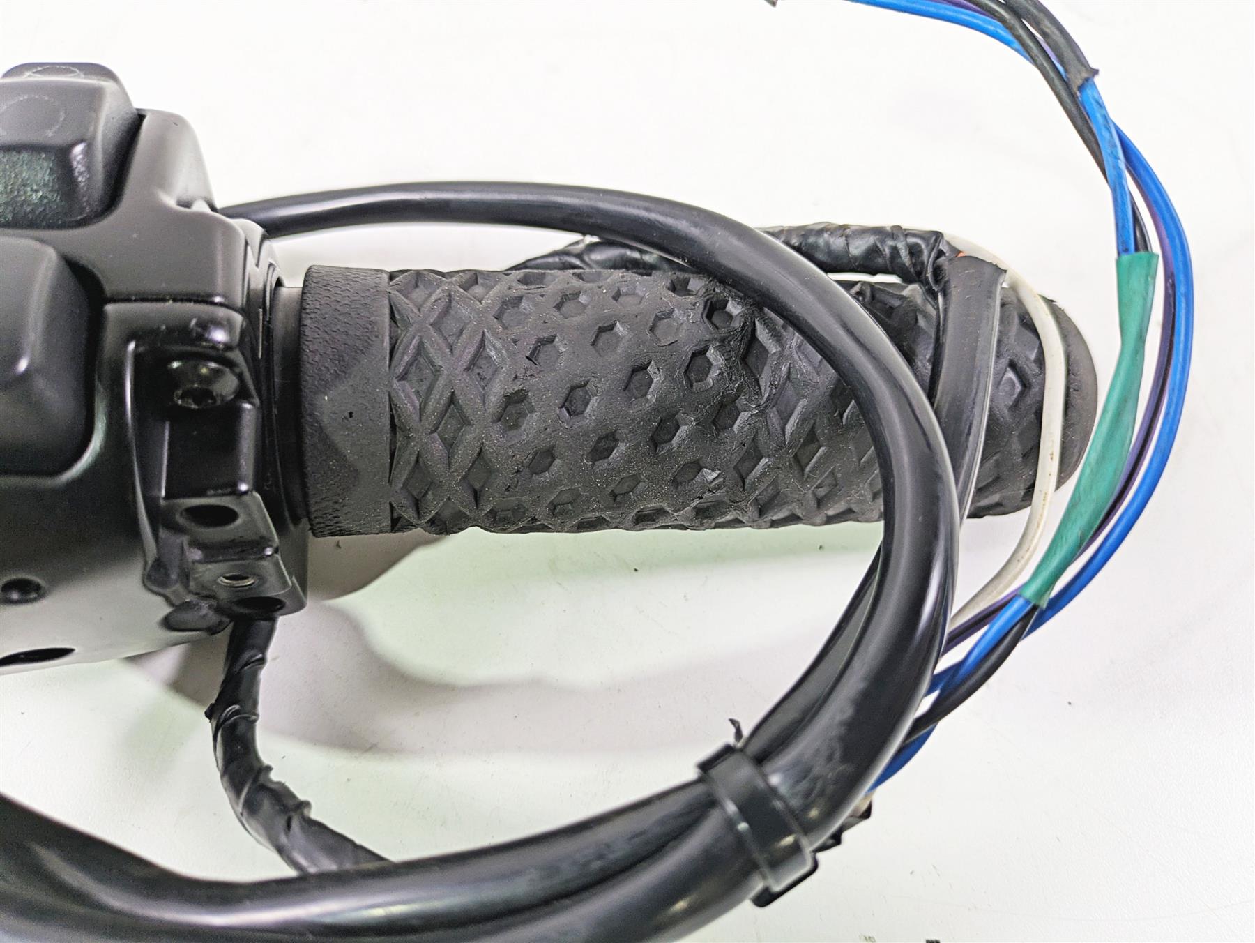 2020 Harley Softail FXST Standard Right Hand Control Switch - Extended 71500462 {{ shop.shopifyCountryName }} - Mototech271