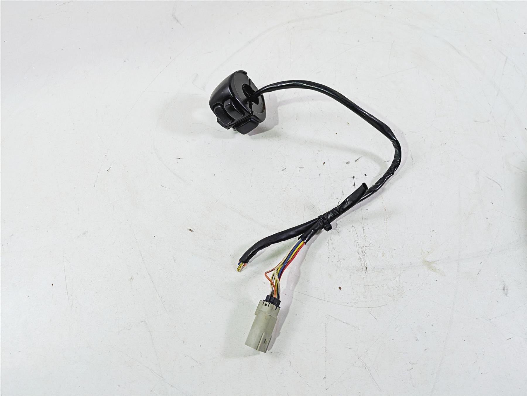 2013 Harley VRSCF Muscle Rod Left Hand Control Switch - Read 71682-06A {{ shop.shopifyCountryName }} - Mototech271