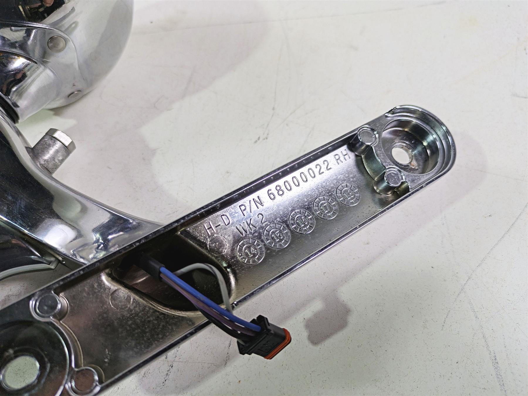 2015 Harley Touring FLHTKL Electra Glide Front Spot Light Blinker Set 68000021 {{ shop.shopifyCountryName }} - Mototech271