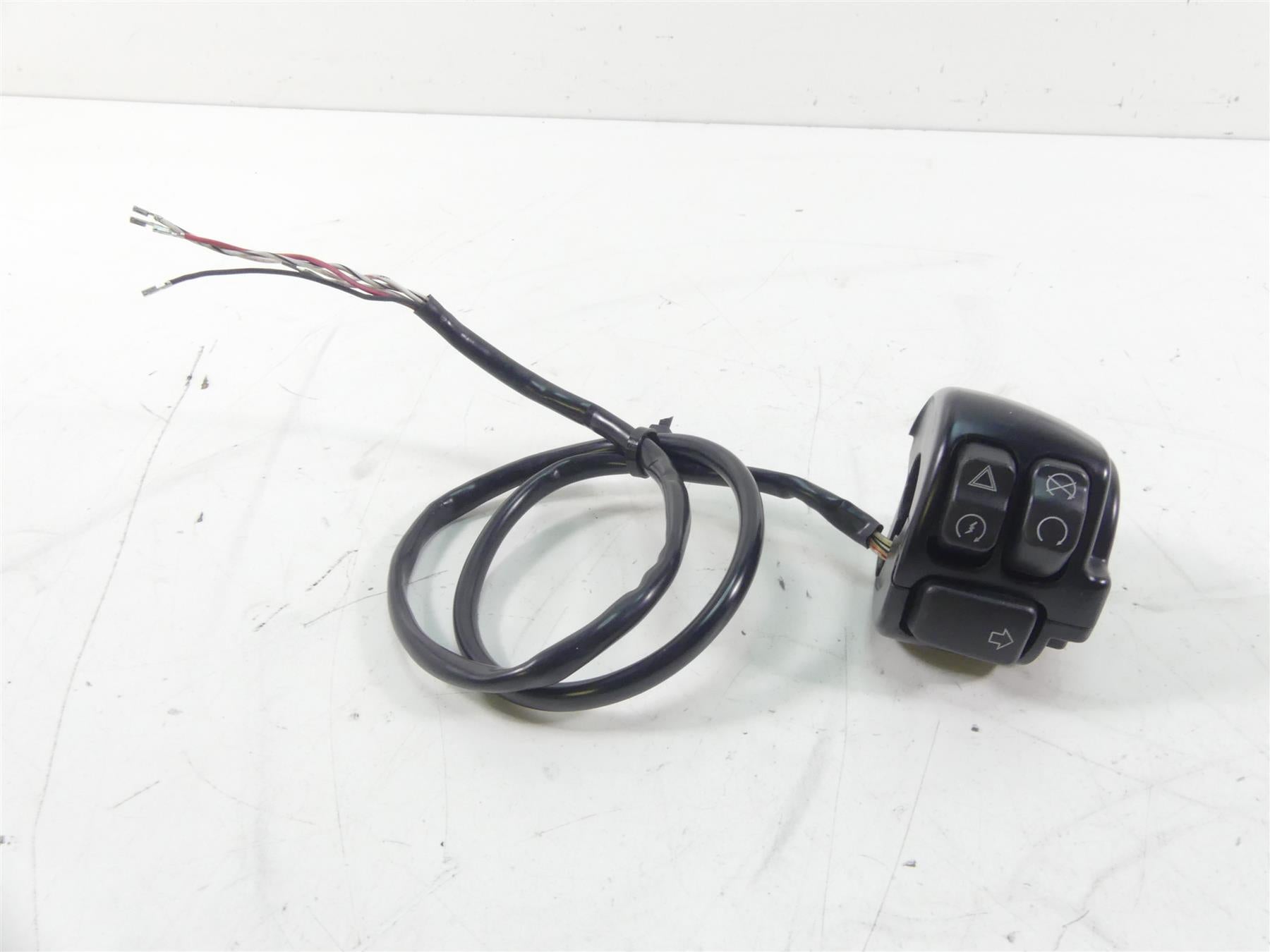 2017 Harley FLS Softail Slim Right Hand Start Stop Control Switch -Read 71500297 {{ shop.shopifyCountryName }} - Mototech271