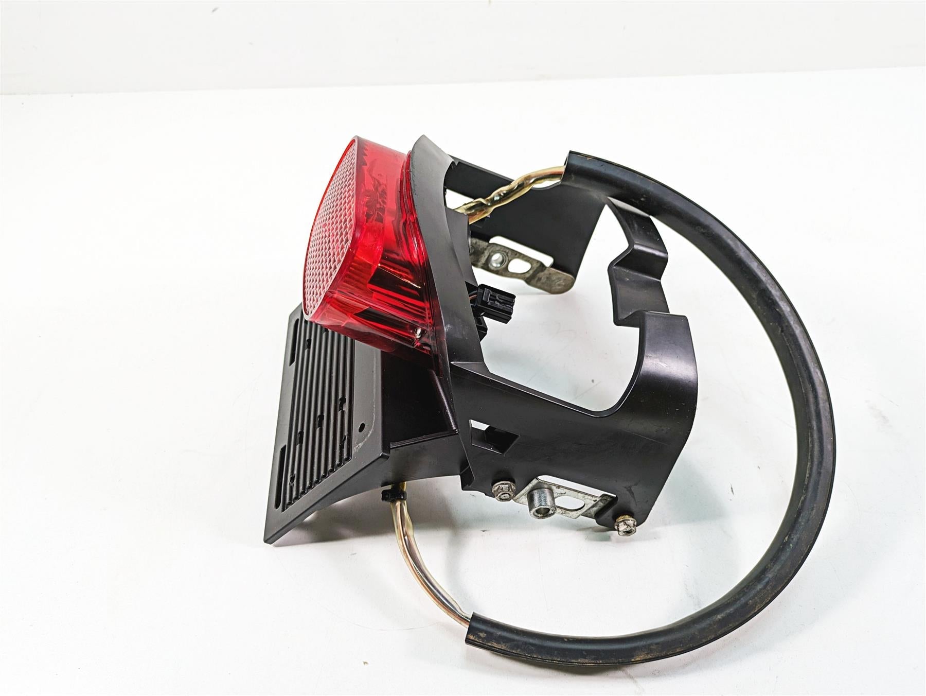 2009 Harley FXDF Dyna Fat Bob Taillight Tail Light & Plate Holder Read 60250-08A {{ shop.shopifyCountryName }} - Mototech271