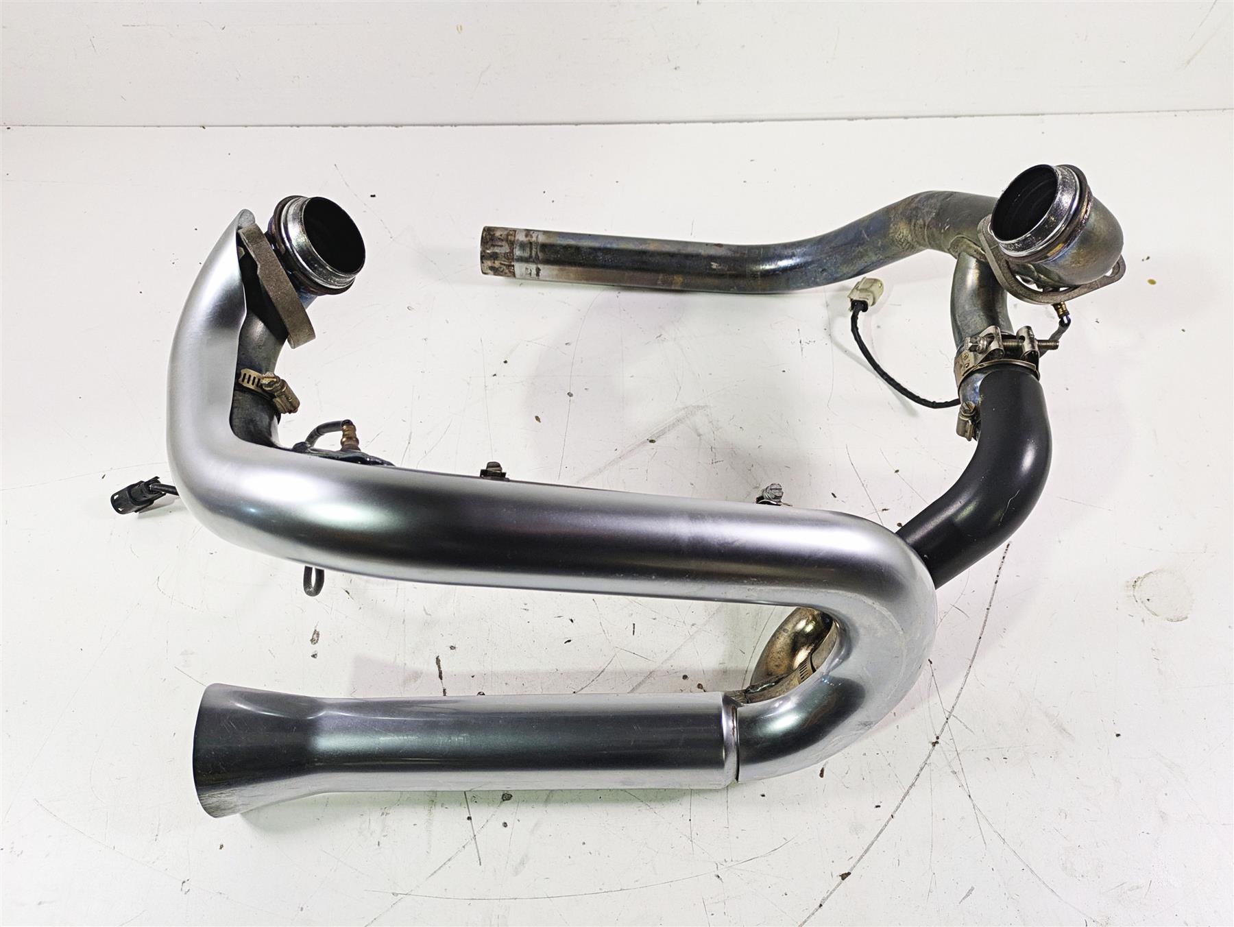 2012 Harley VRSCF Muscle V Rod Stock Exhaust Header Manifold Set 65600071 {{ shop.shopifyCountryName }} - Mototech271