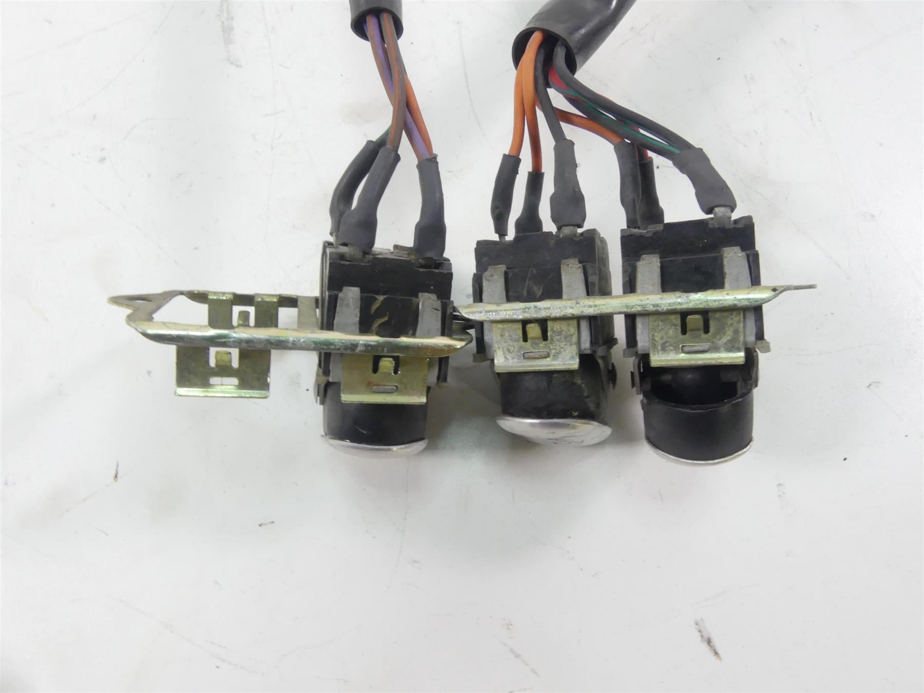 2011 Harley Touring FLTRU Road Glide Auxiliary Speaker Cruise Switches 71625-04 {{ shop.shopifyCountryName }} - Mototech271